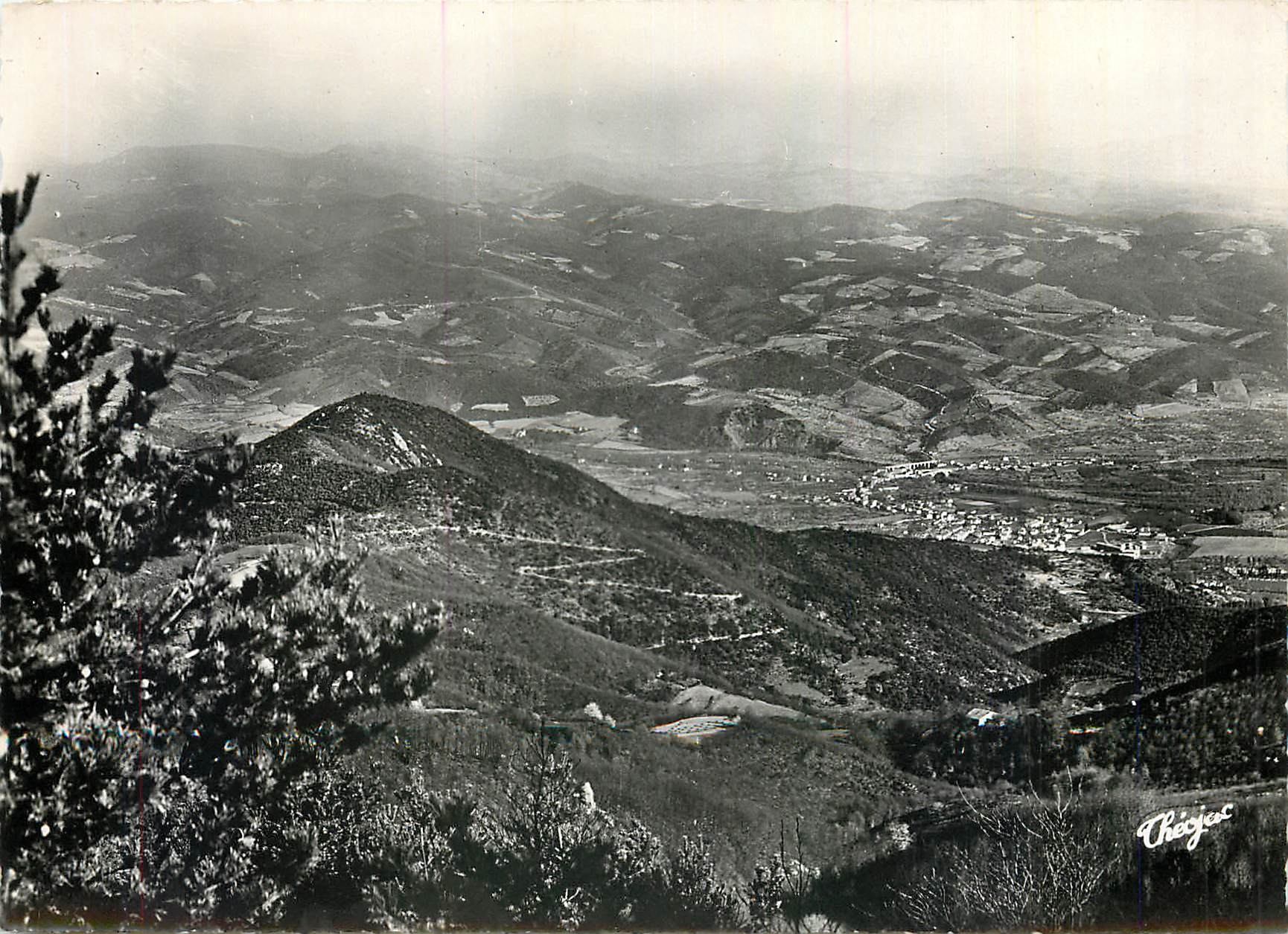 CPM Pyrenees Orientales Le Vallespir en Roussillon Panorama sur Ceret de la Route de Fontfrede 