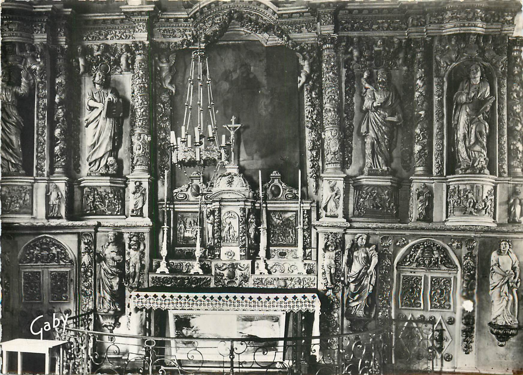 CPM Rumengul Finistere Interieur de l'Eglise Autel de Saint Sylvain 