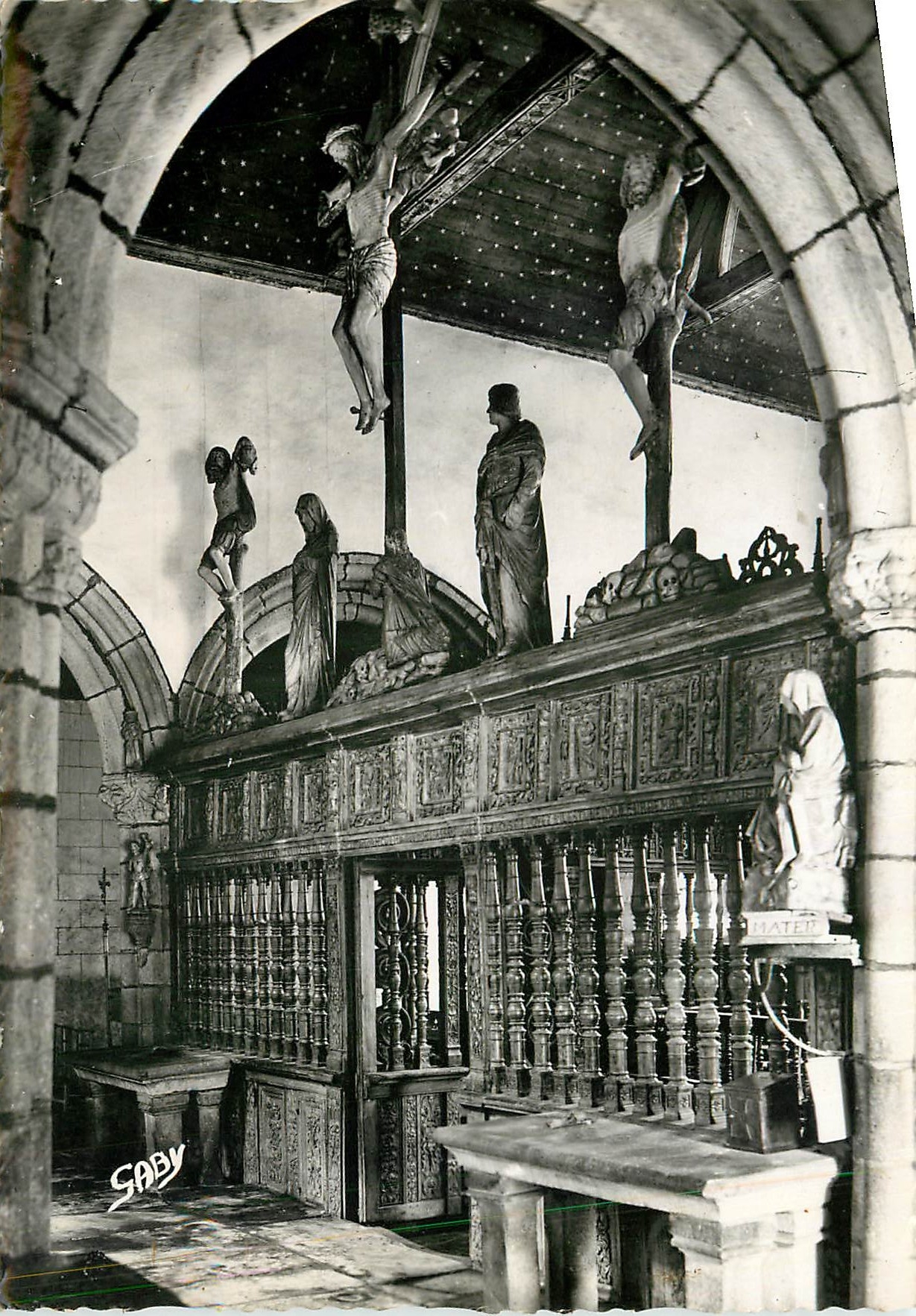 CPM Saint Herbot pres Le Huelgoat Finistere Interieur de la Chapelle 