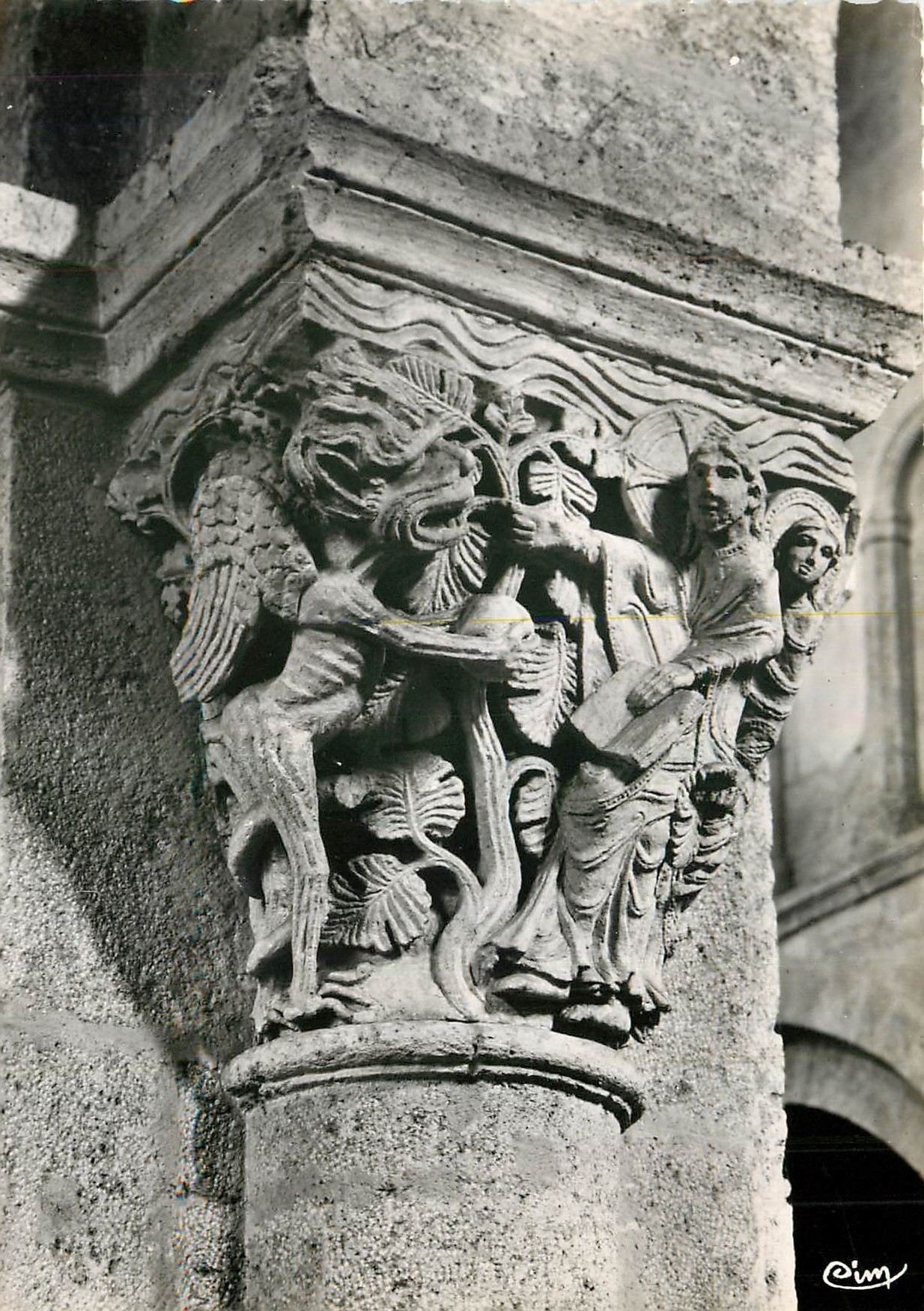 CPM Saulieu C d'Or Basilique St Andoche Les Chapiteaux 