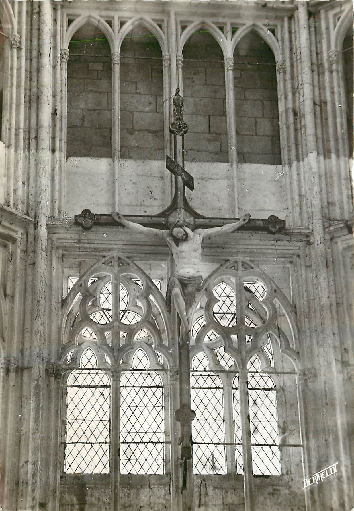 CPM Eglise de St Thibault Christ en bois polychrome 