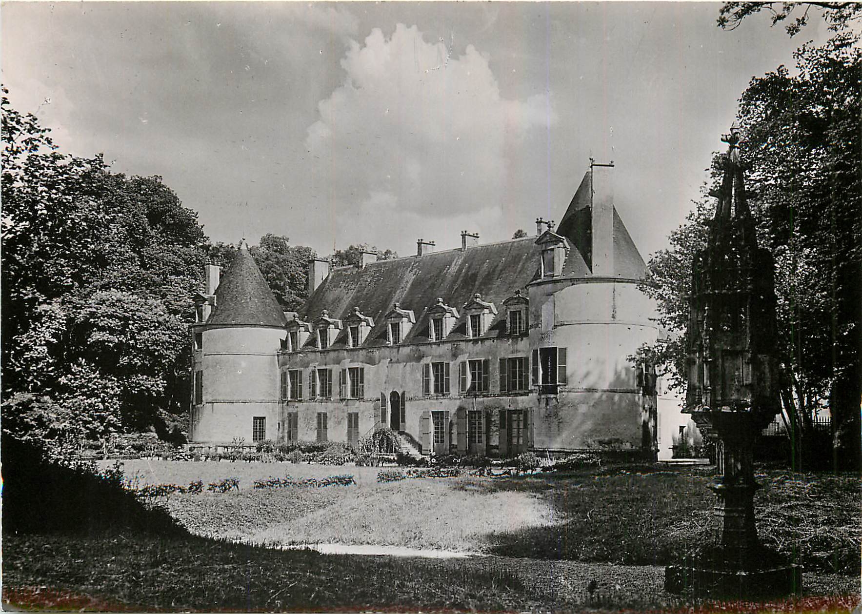 CPM Bussy Rabutin par Bussy le Grand Cote d'Or Le Chateau Facade sur les jardins 