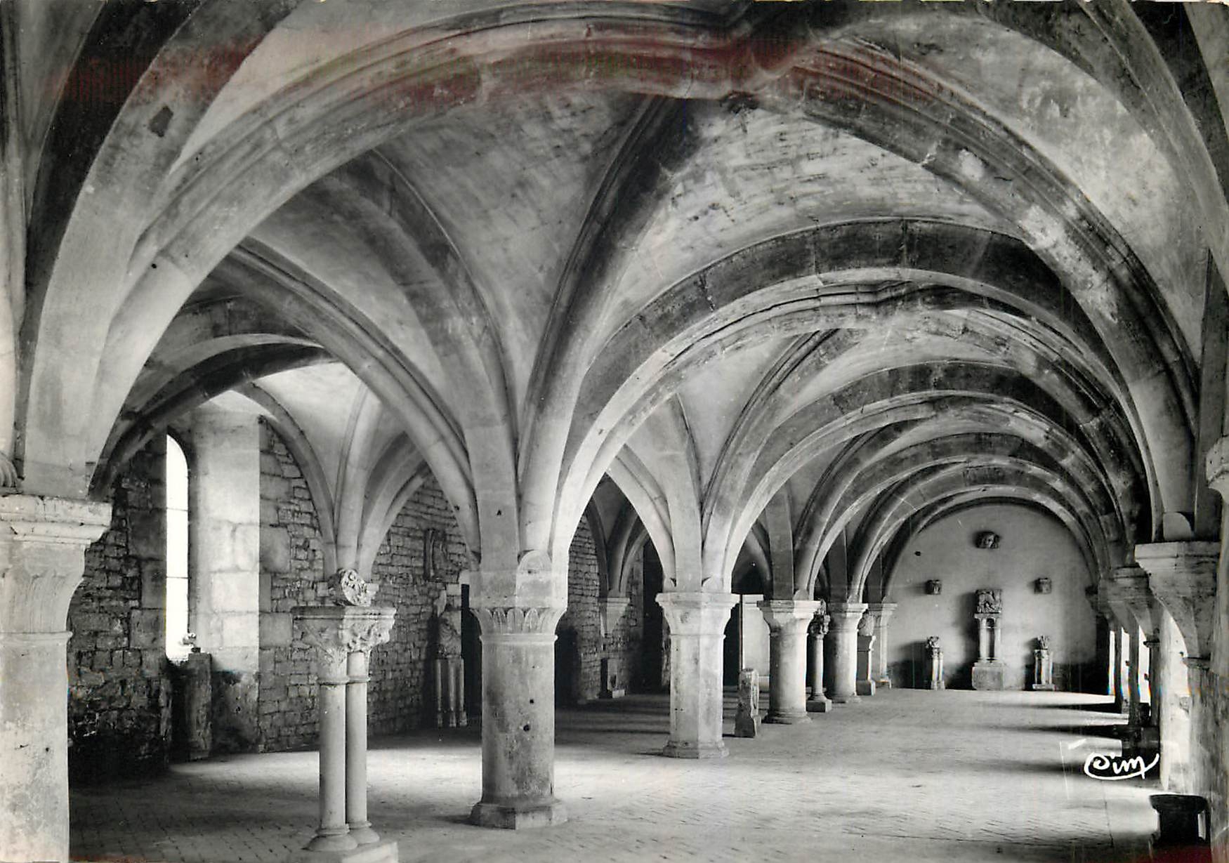 CPM Abbaye de Fontenay La Grande Salle 