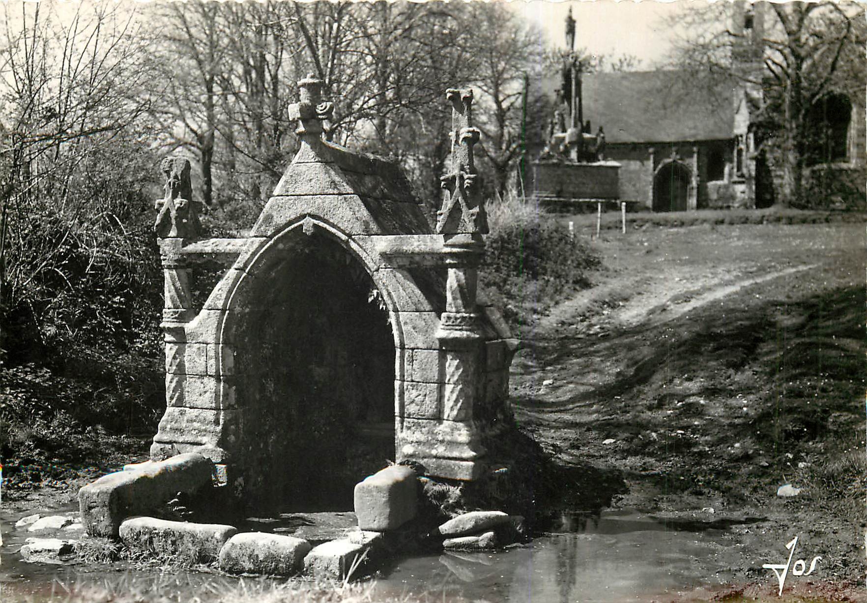 CPM Charme de Bretagne Fontaine sacree pres de la petite chapelle St Venec 