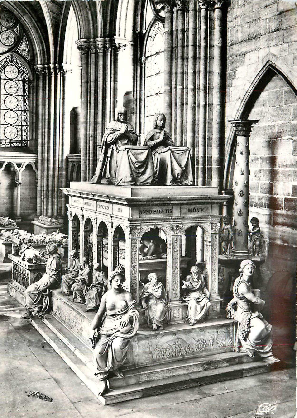 CPA Abbaye de Saint Denys Tombeau de Louis XII et d'Anne de Bretagne 