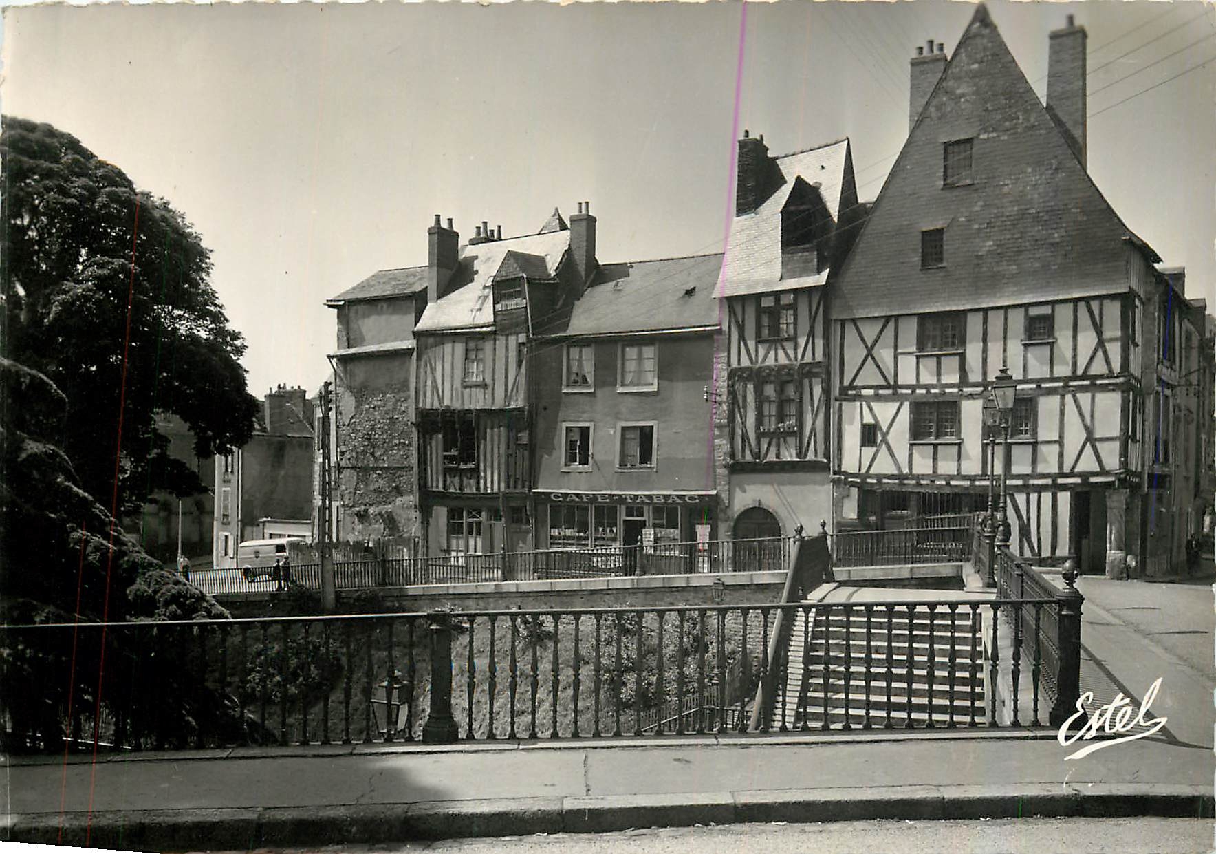 CPA Le Mans La Maison du Pilier Rouge 