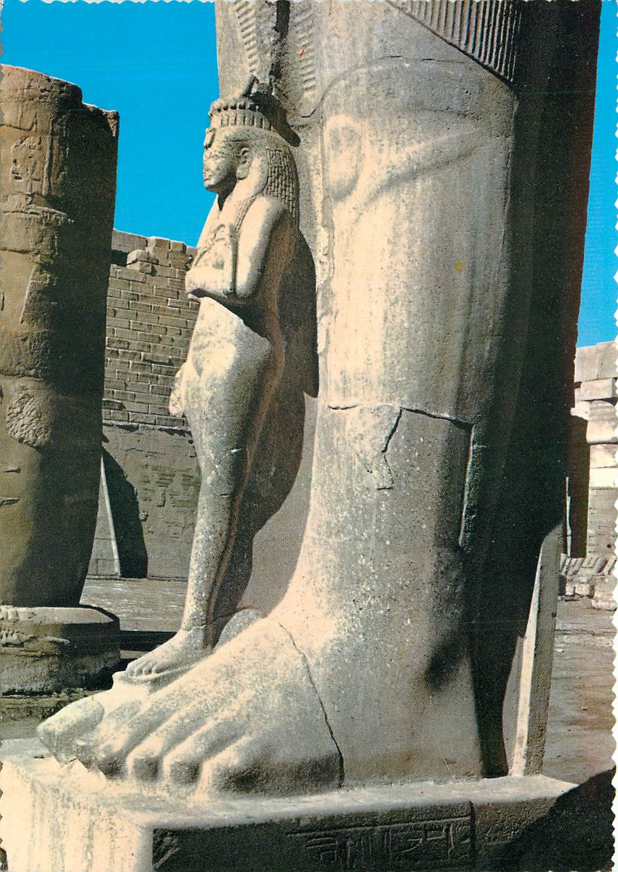 CPM Egypt Luxor Louxor Statuette de Nefertari Femme de Ramses II 