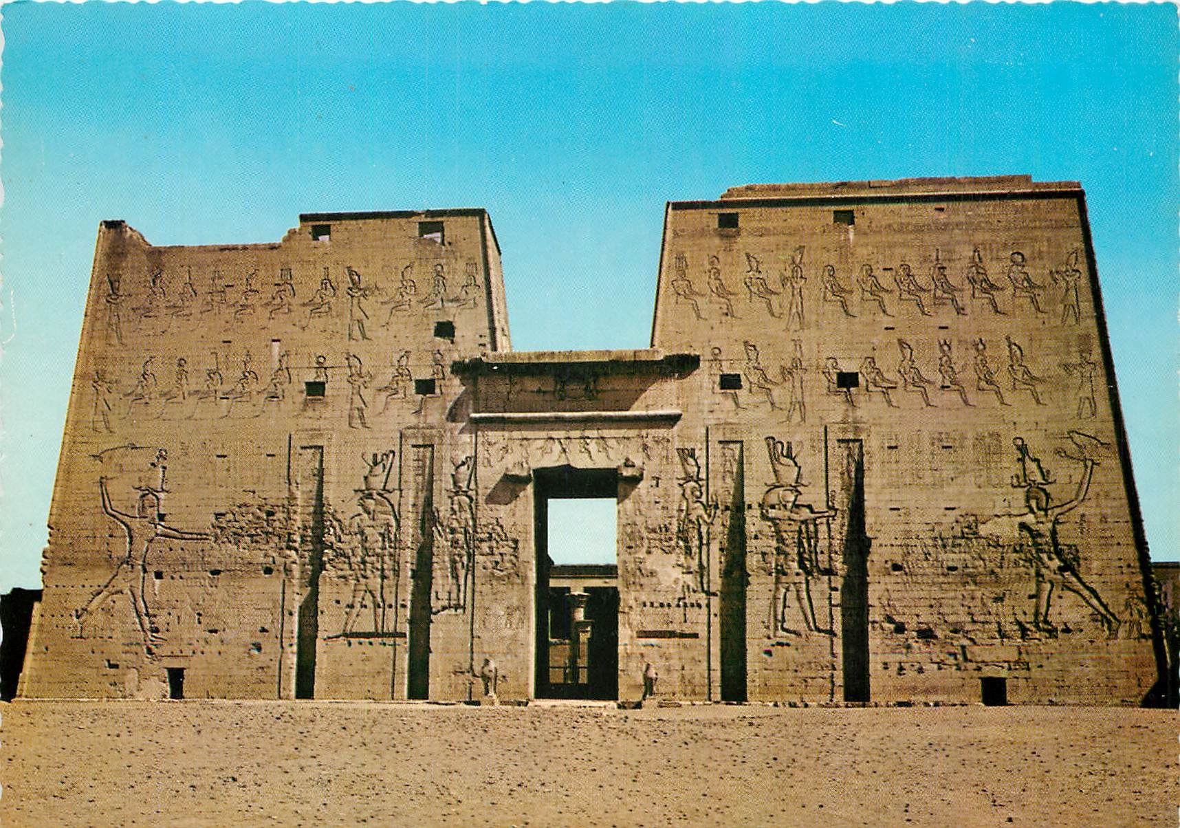 CPM Egypt Edfou Le grand pylone du temple de Horus 