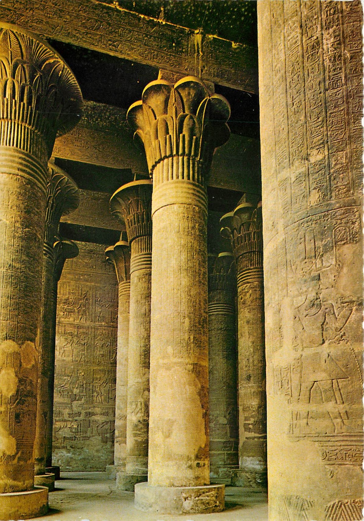CPM Egypt Esneh Hall du temple de Khnoum 