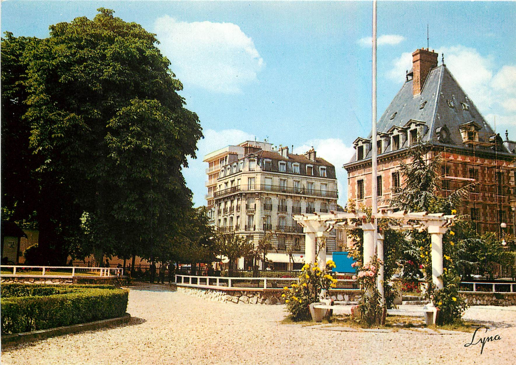 CPM Charenton Val de Marne Le Jardin Public 