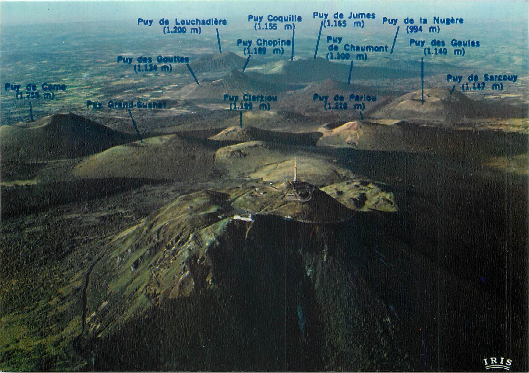 Vue aérienne des Puy-de-Dôme — IRIS