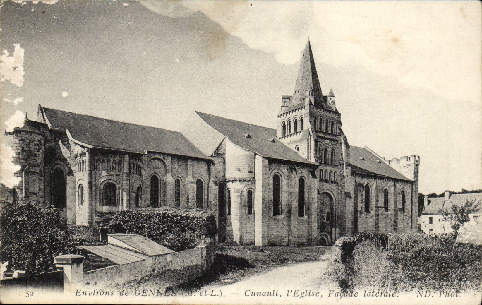 Environs de Gennes-Cunault L'eglise Faa§ade laterale-CPA