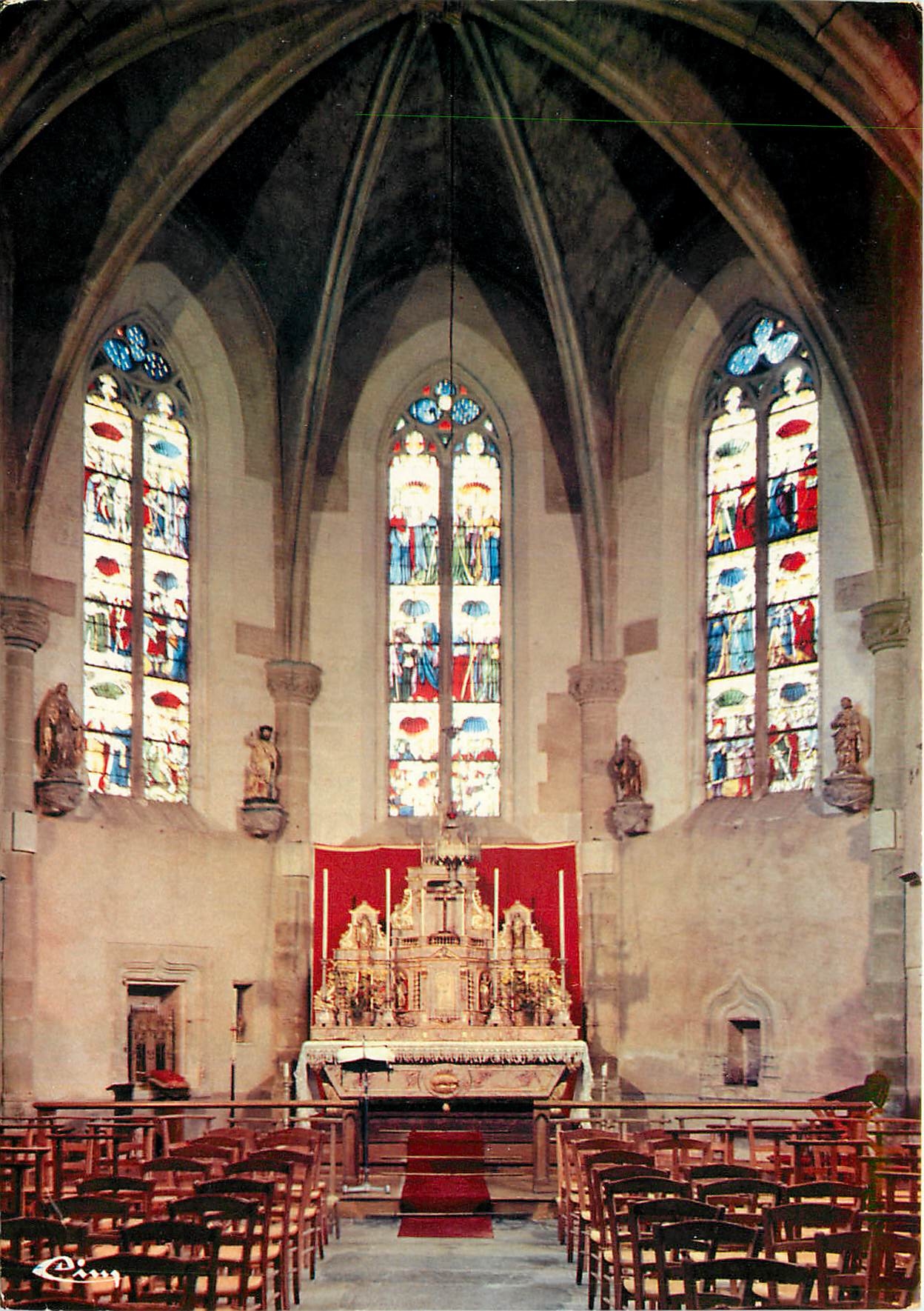 CPM Magnac Bourg Hte Vienne Interieur de l'Eglise et ses remarquables vitrux du XV 