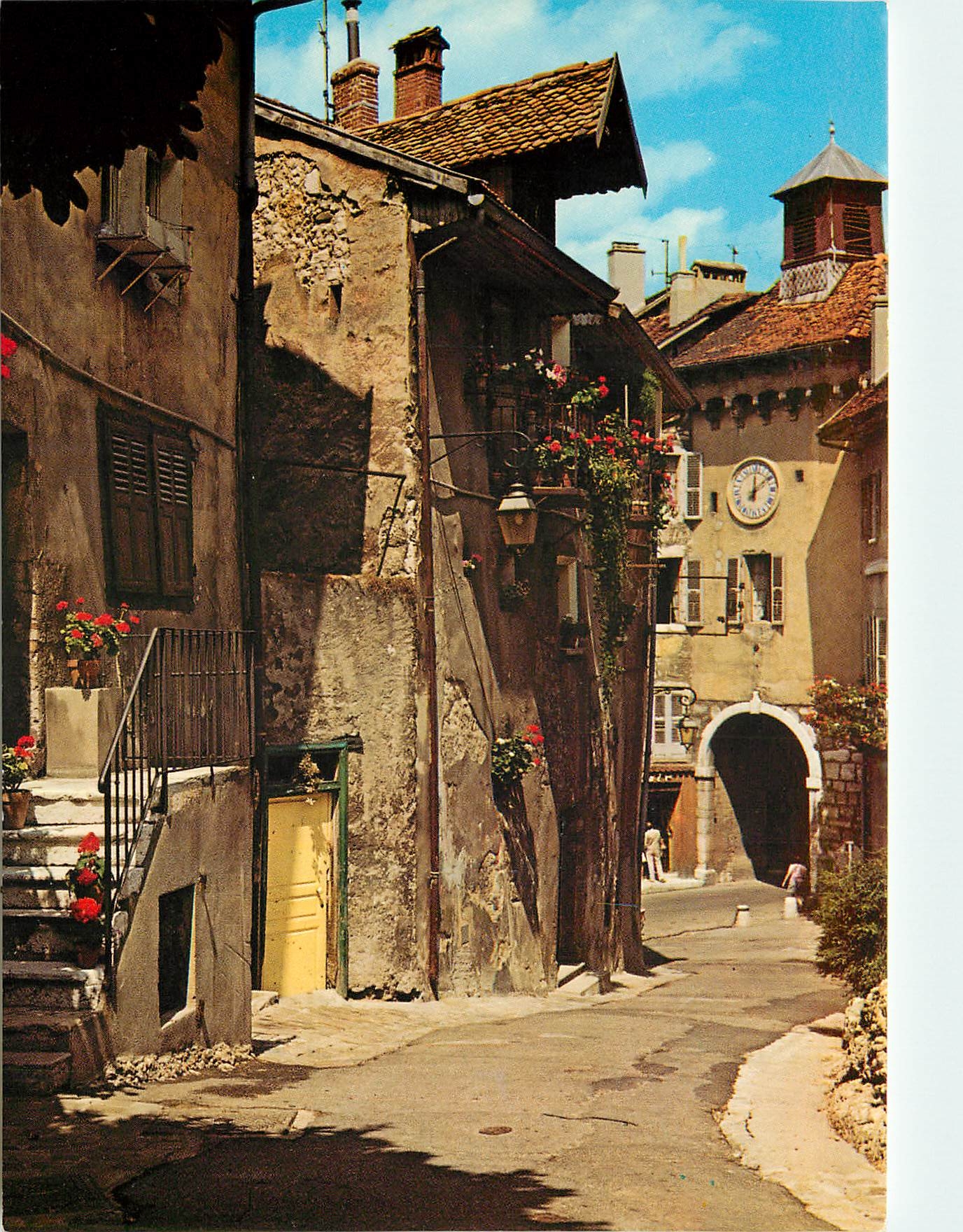 CPM Annecy Hte Savoie Faubourg Ste Claire Cote Nemours et Tour de la Petite Horloge 