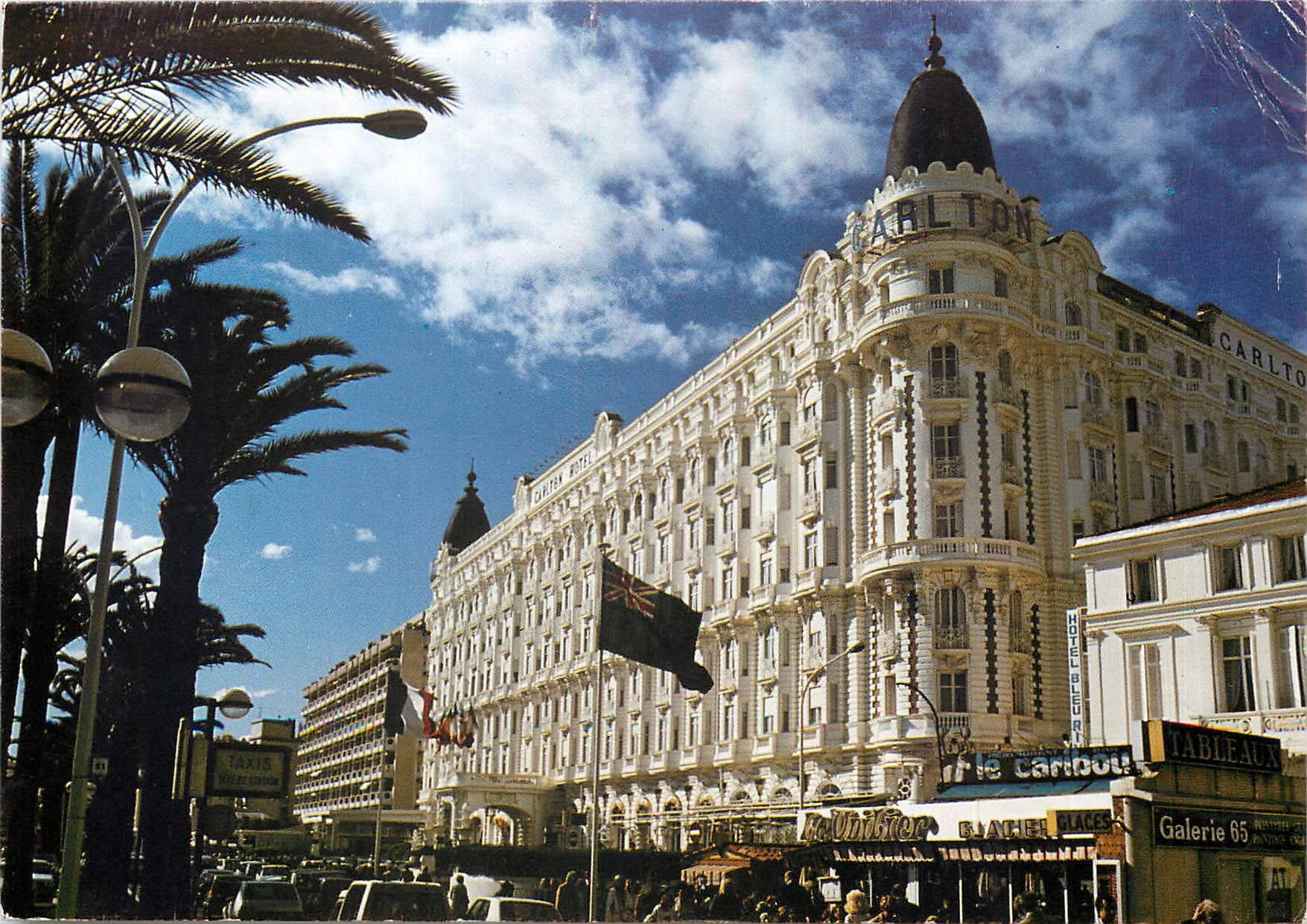CPM Cannes Alpes Maritimes Sur la Croisette 