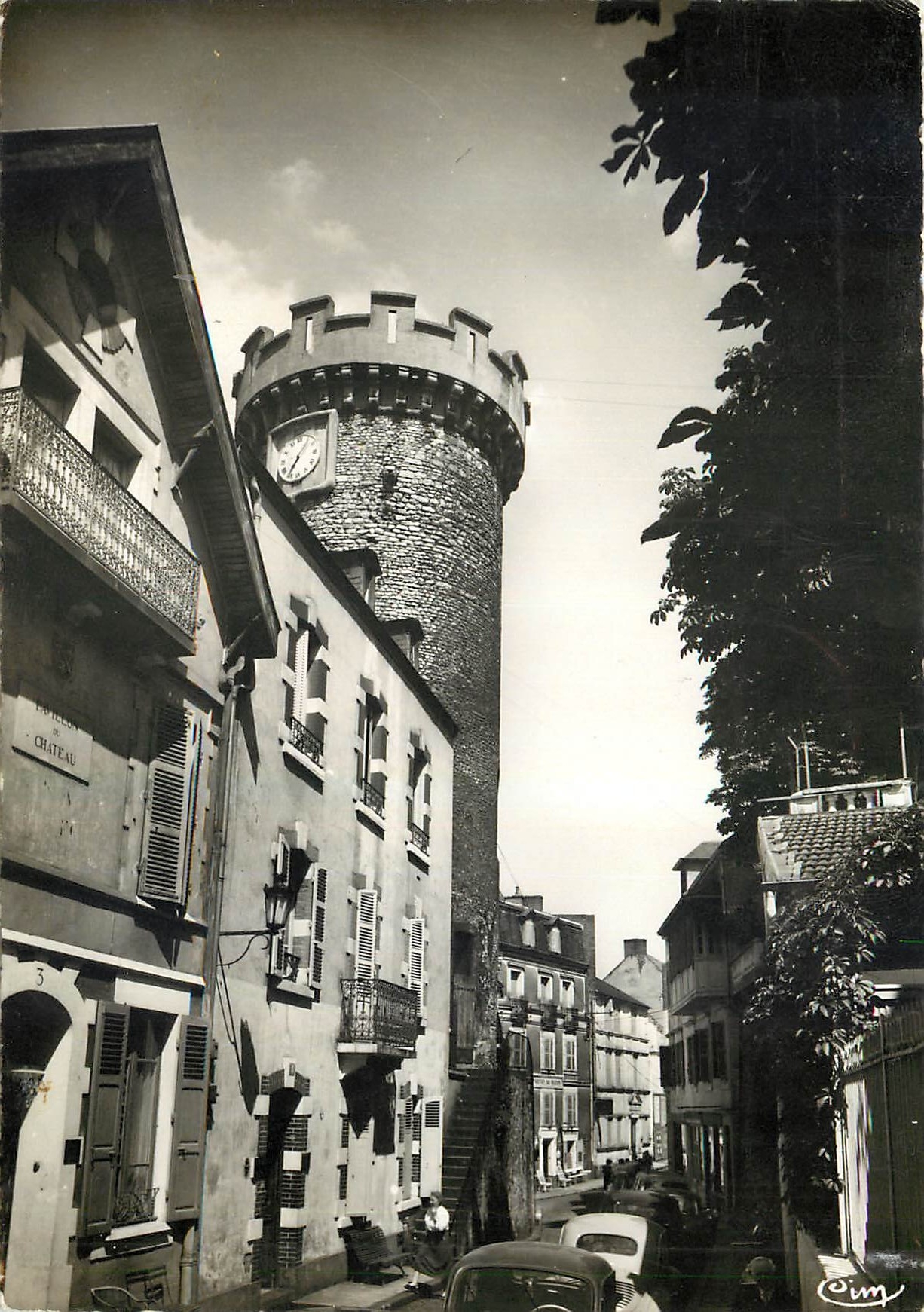 CPM Vichy Allier La Tour avec son Horloge 