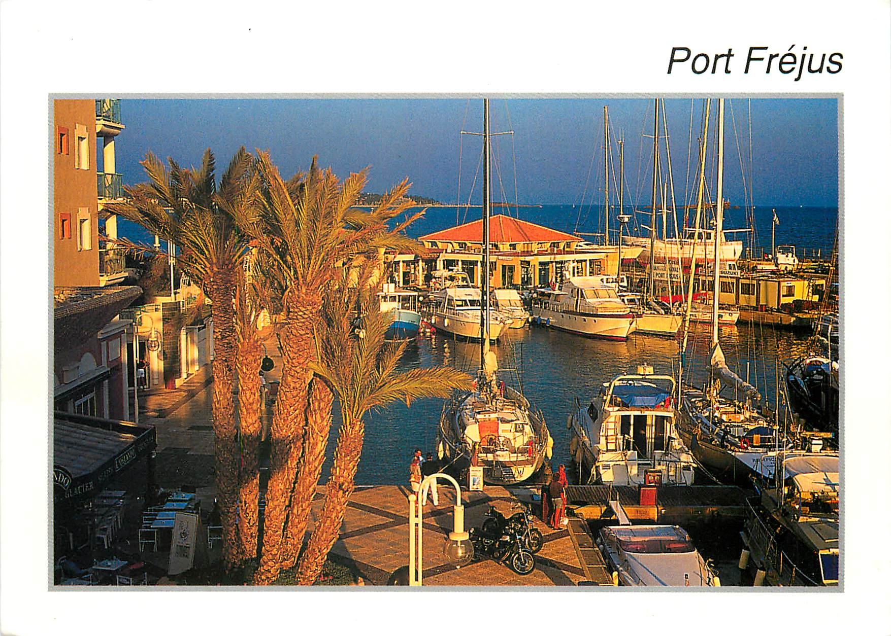 CPM Port Frejus Var Fin de joumee sur la Capitainerie 