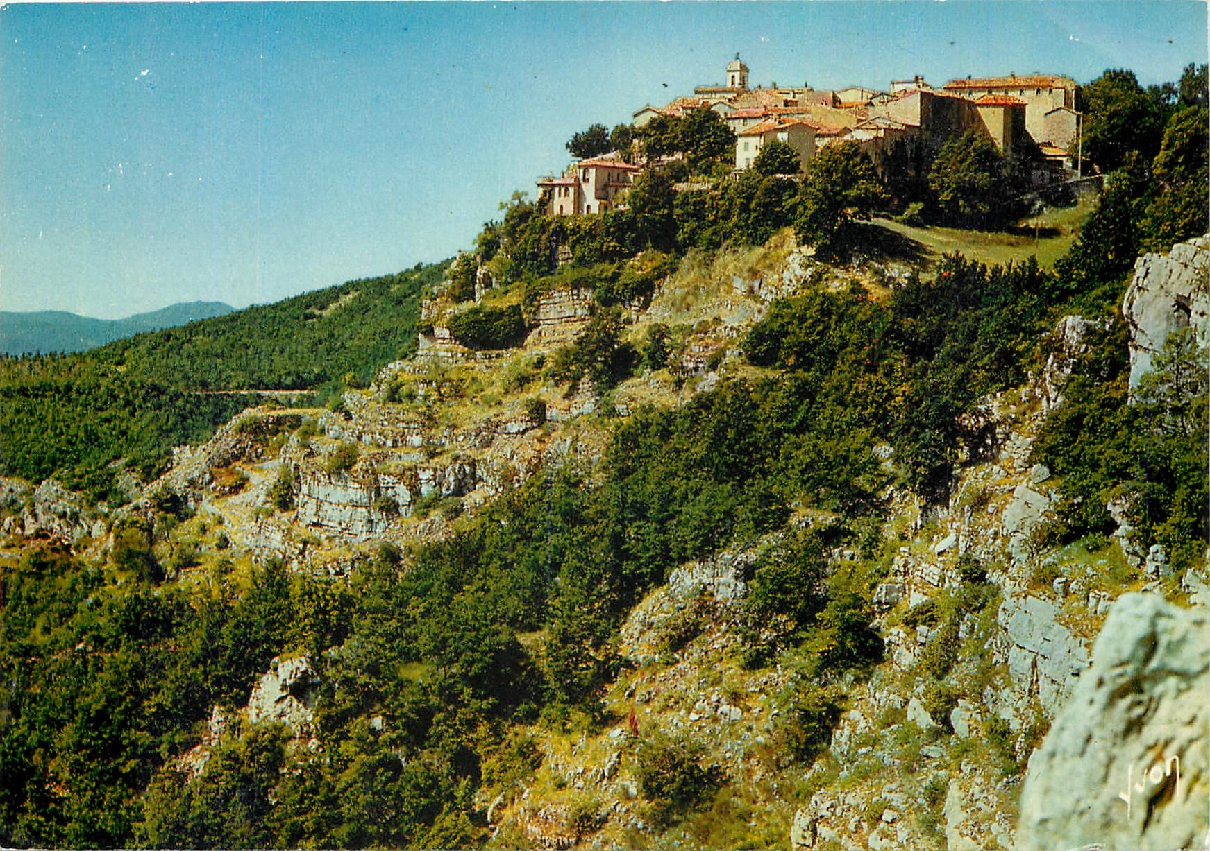 CPM Gourdon La Sarrazine Alpes Maritimes Village perche a la pointe d'un eperon rocheux 