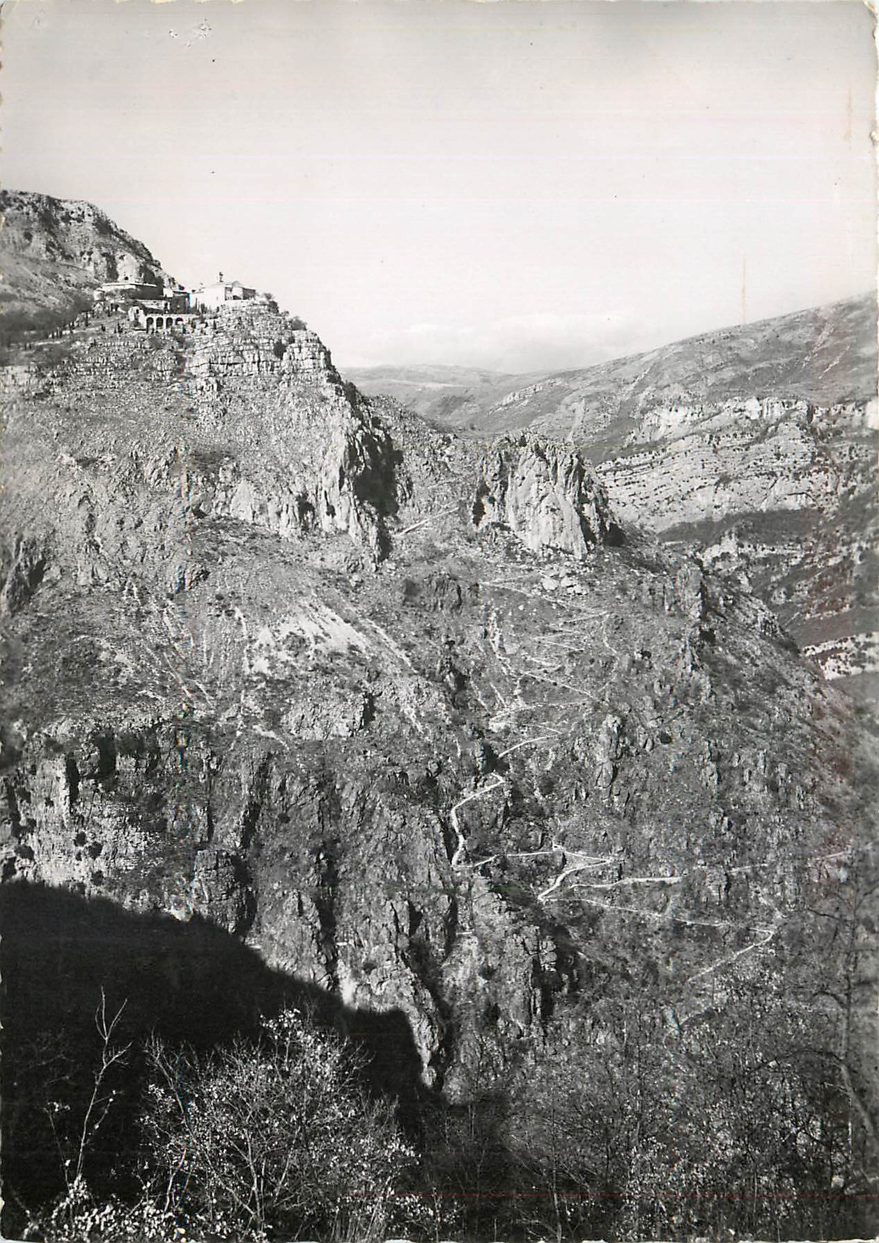 CPM Village de Gourdon AM Le Chemin du Paradis 