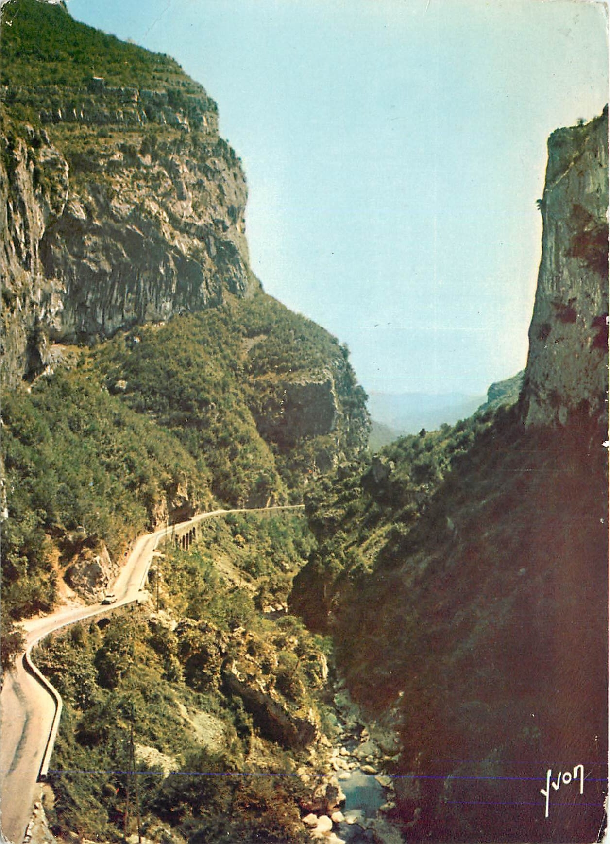 CPM Gorges du Loup Alpes Maritimes Route en bordure du torrent Le Loup 