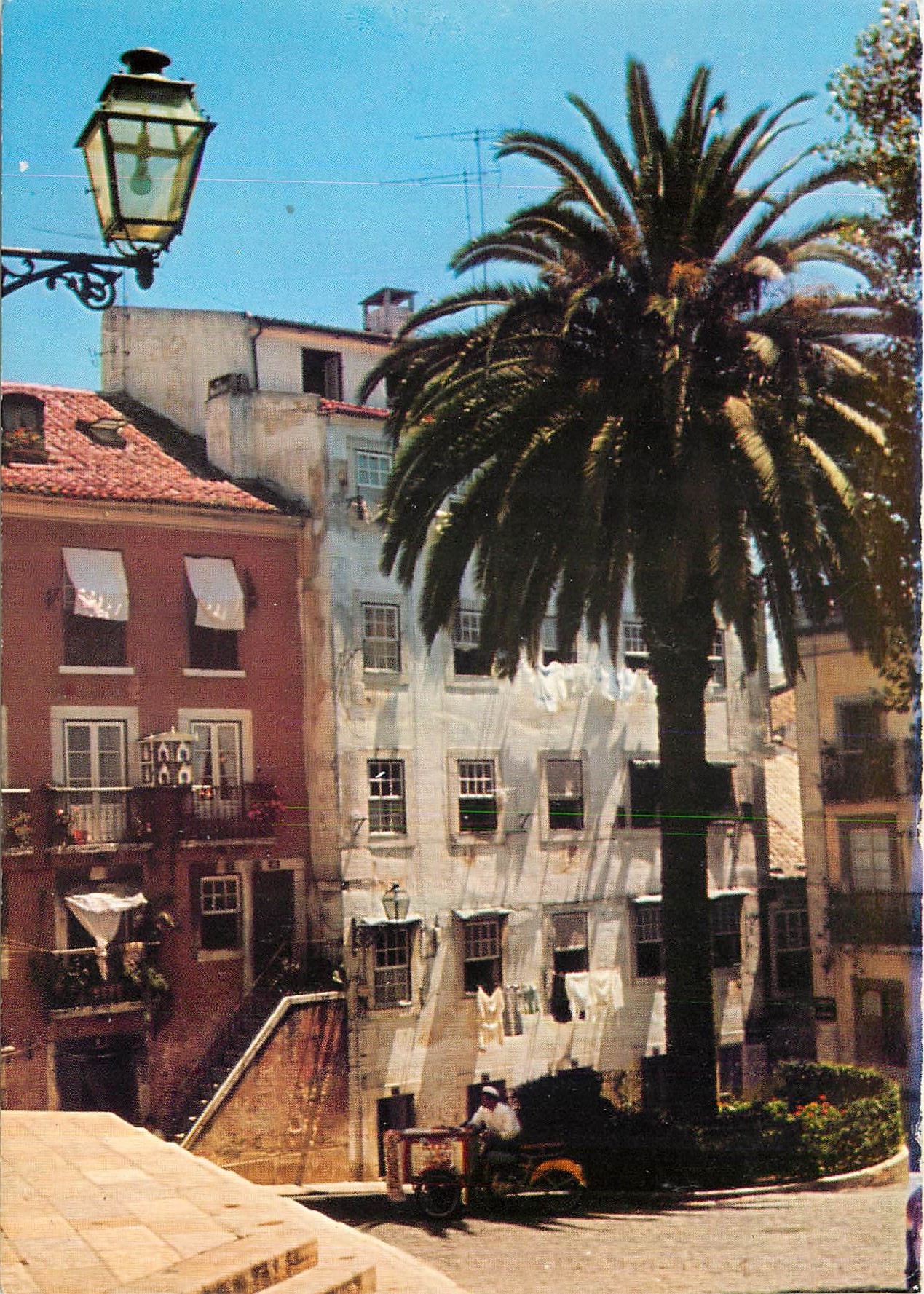 CPM Lisboa Portugal Un endroit a Alfama 