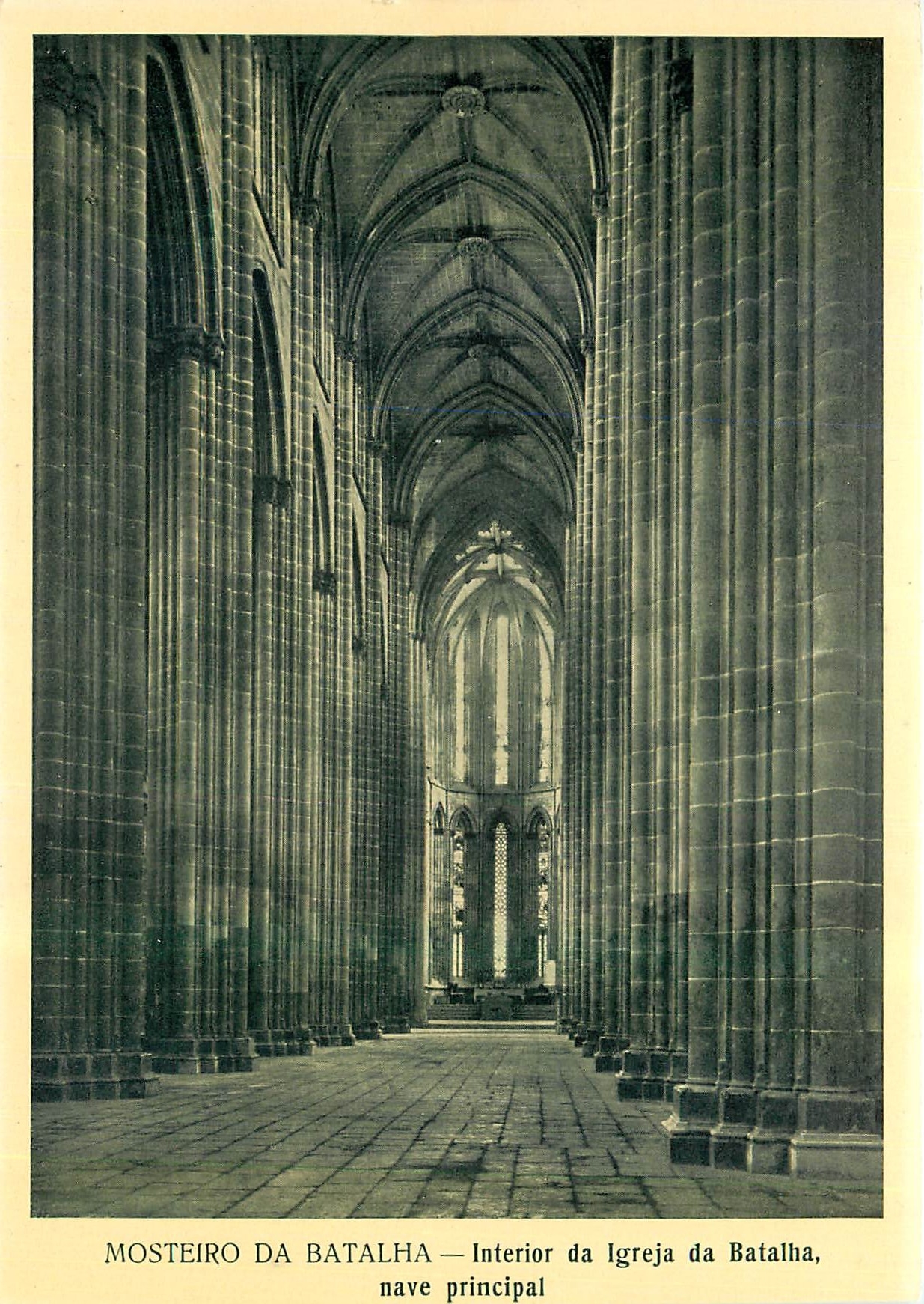 CPM Mosteiro da Batalha Interior da Igreja da Batalha nave principal 