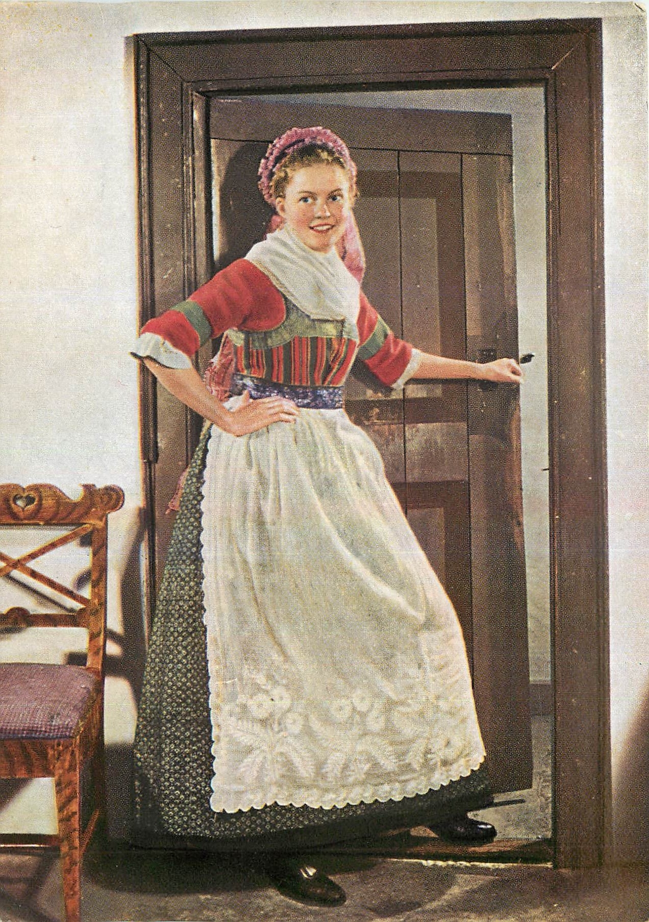CPM Demoiselle d'Honneur du departement de Provence 