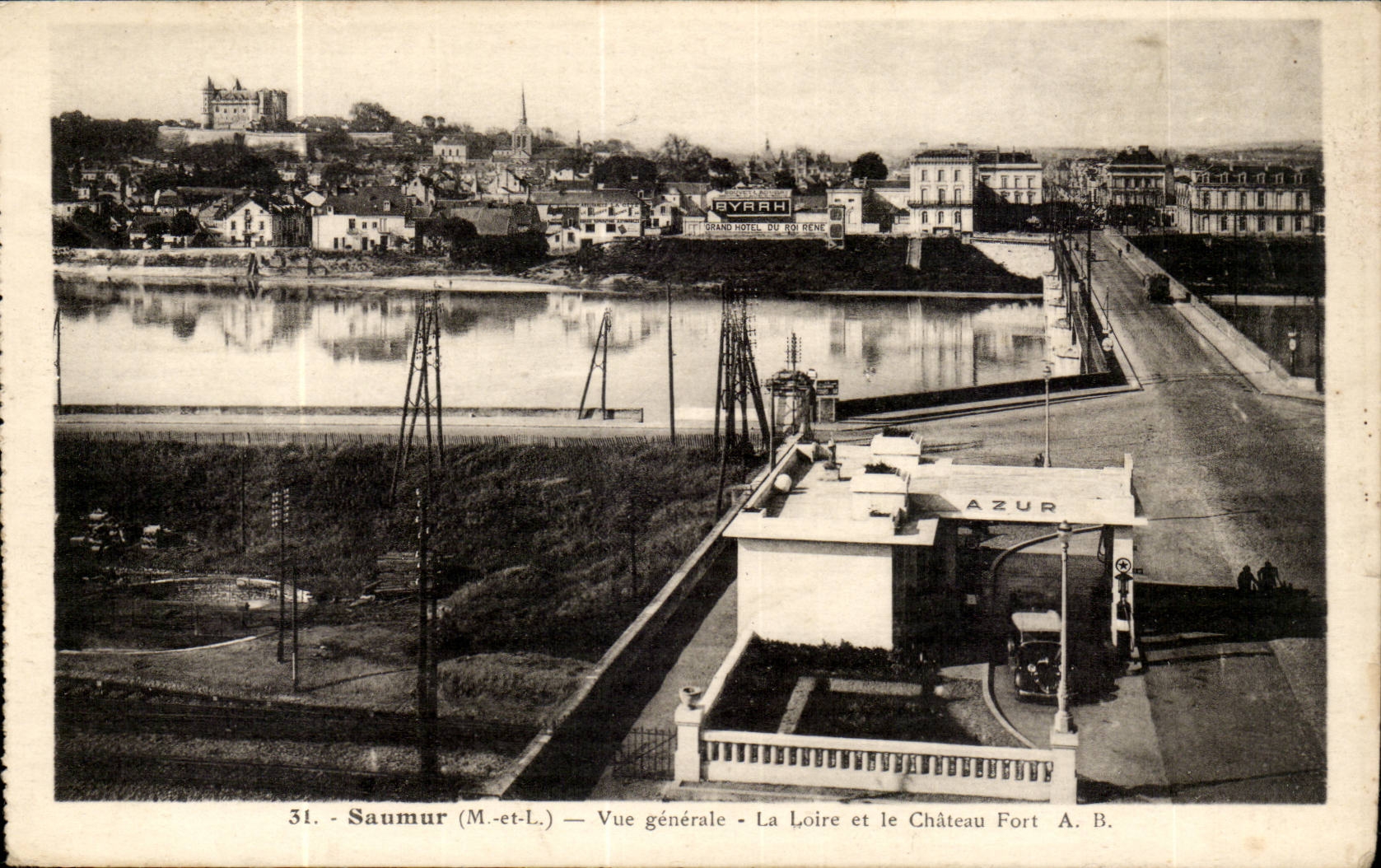 Saumur- Vue Generale- La Loire et Le Chateau Fort -CPA