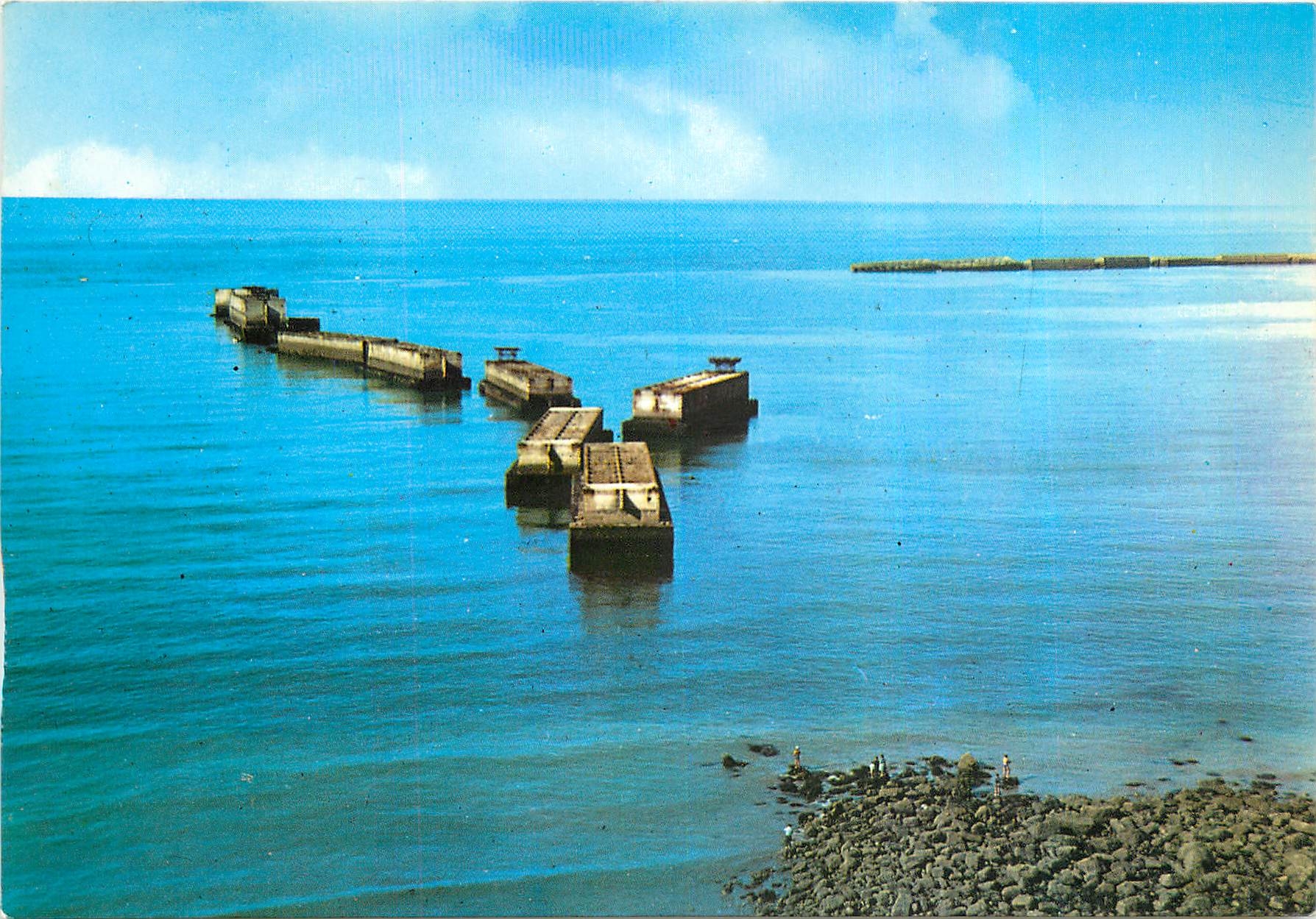 CPM Arromanches Calvados Les pontons du Port de la Liberation 