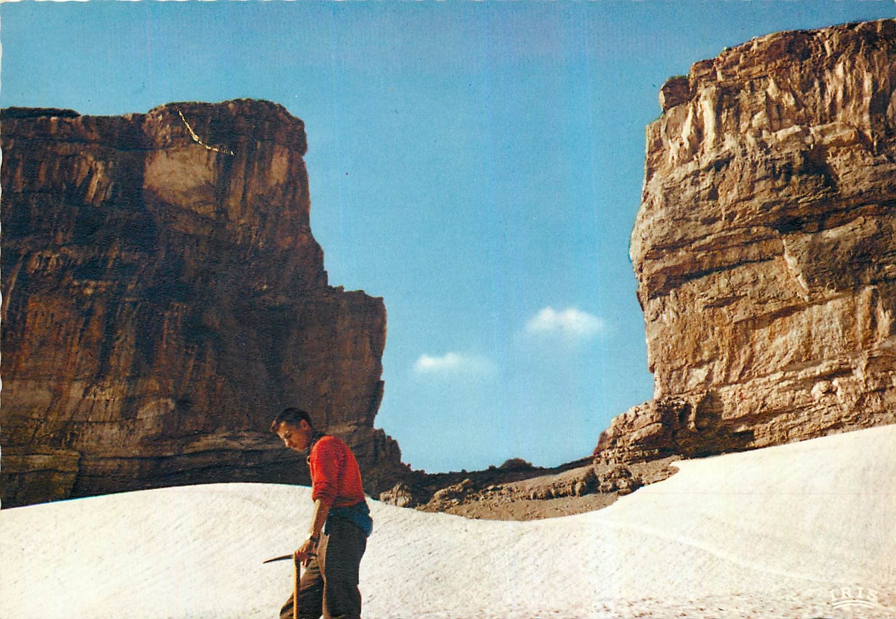 CPM Les Pyrenees Le Cirque de Gavarnie La Breche de Roland 