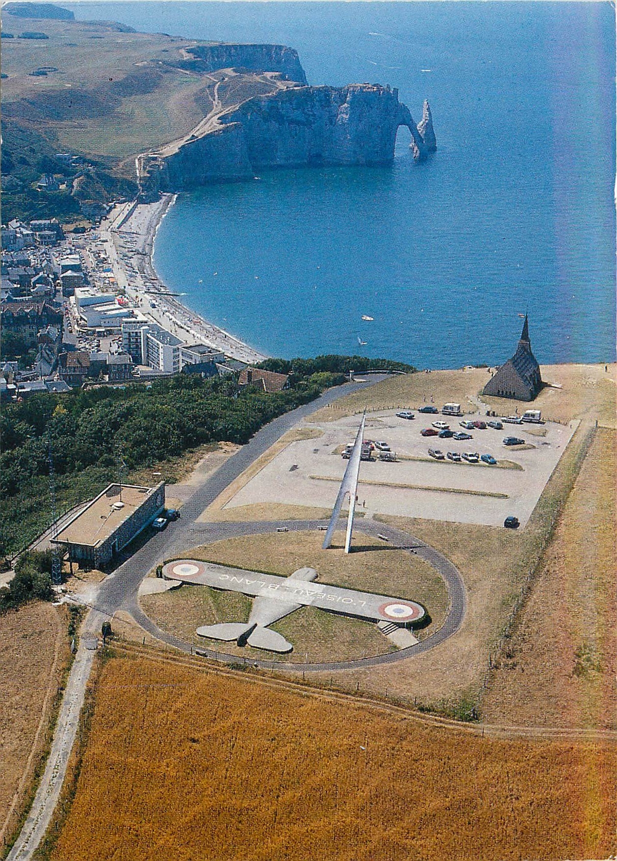 CPM Etretat Seine Maritime Sur la falaise d'Amont 