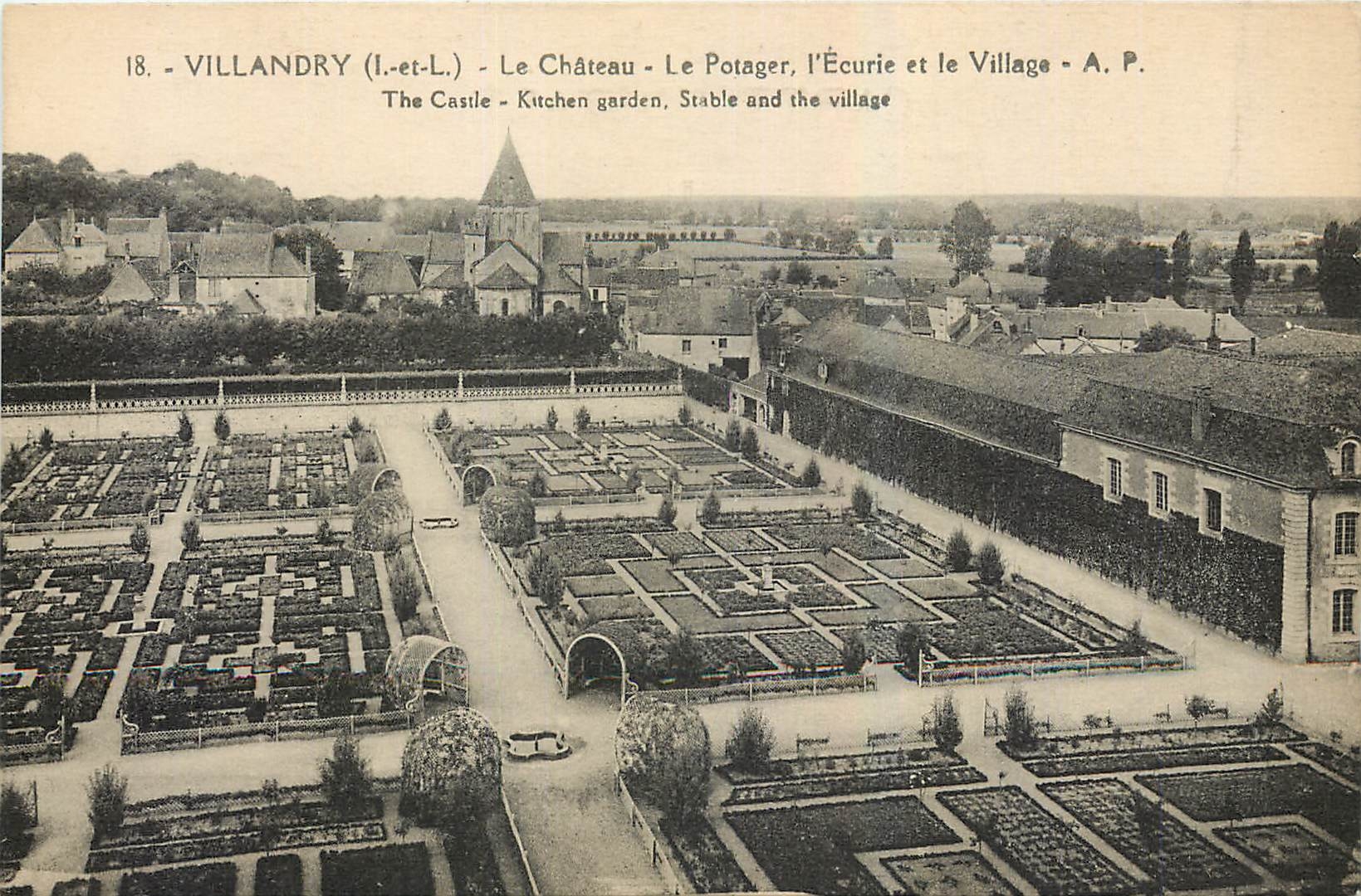 CPM Villandry Le Chateau Le Potager l'Ecurie et le Village 