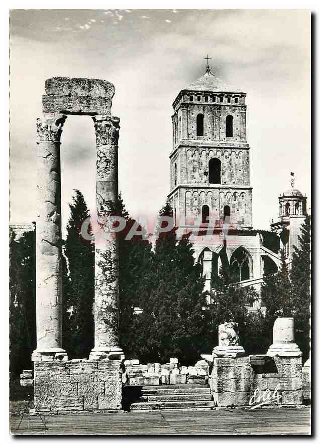 Arles — Les colonnes du Théâtre antique et la Cathédrale St-Trophime — Éditions de Luxe "Estel" & Cie