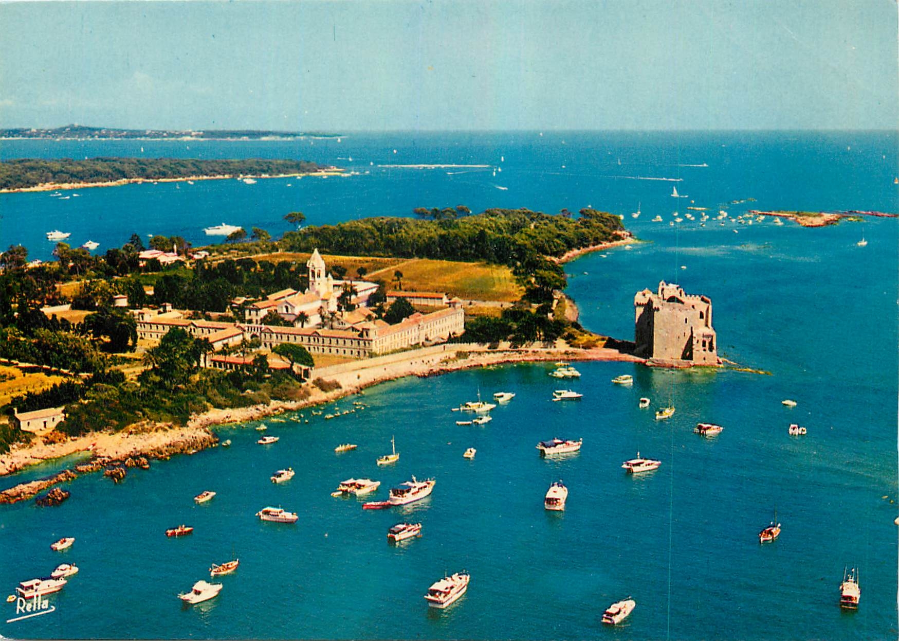 CPM L'Ile Saint Honorat AM L'ancien Monastere fortifie eleve 
