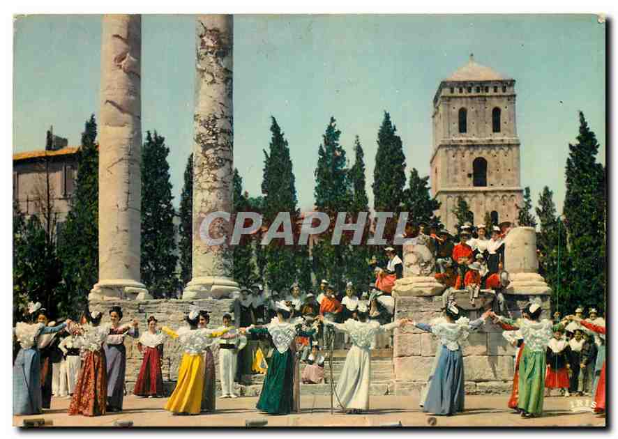CPM Arles B du R La Fete des Costumes au Theatre Antique 