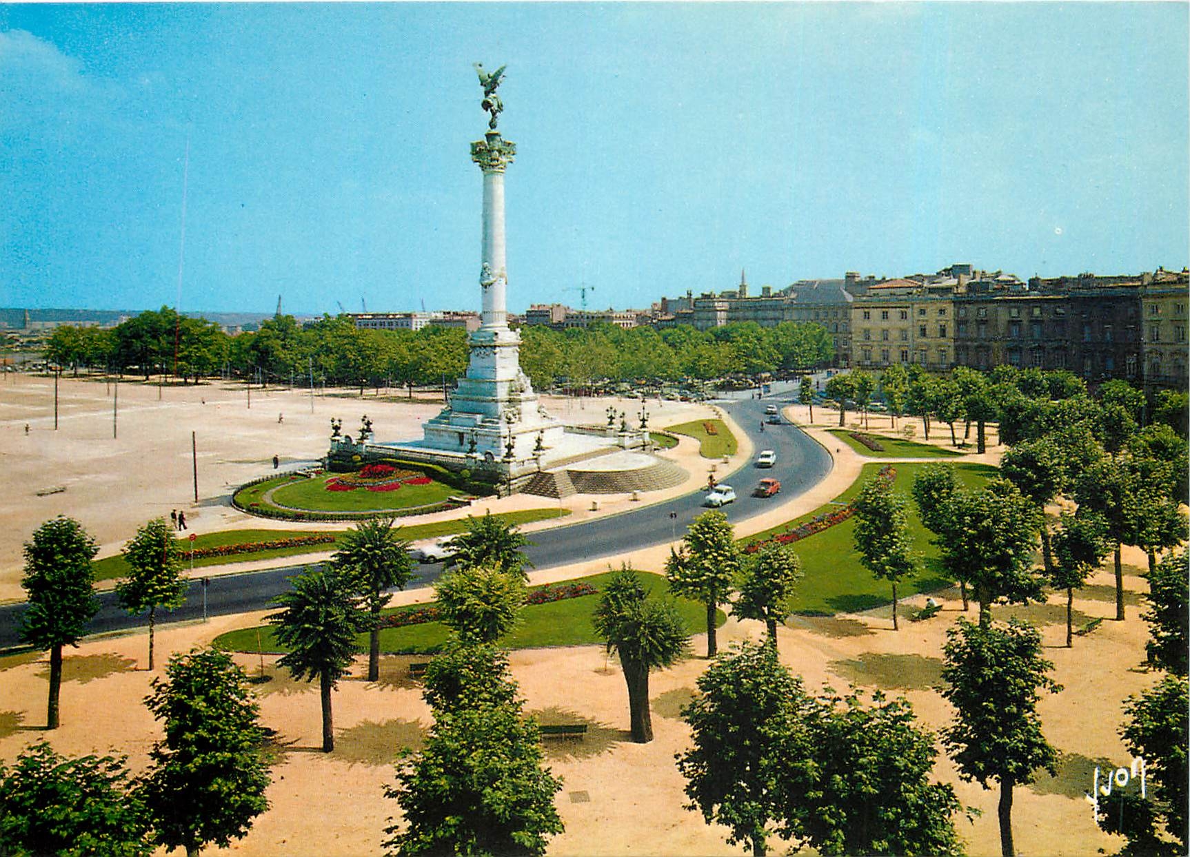 CPM Bordeaux Gironde Place des Quinconces et le Monument aux Girondins 