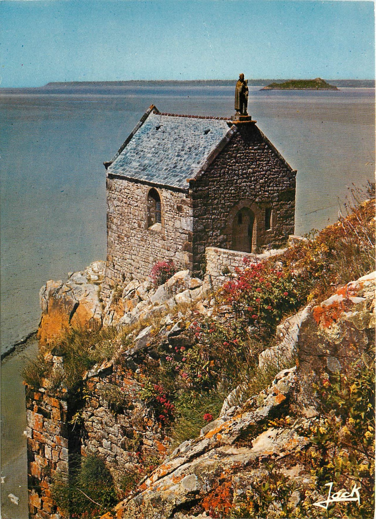 CPM Le Mont Saint Michel La chapelle Saint Aubert et le rocher de Tombelaine 