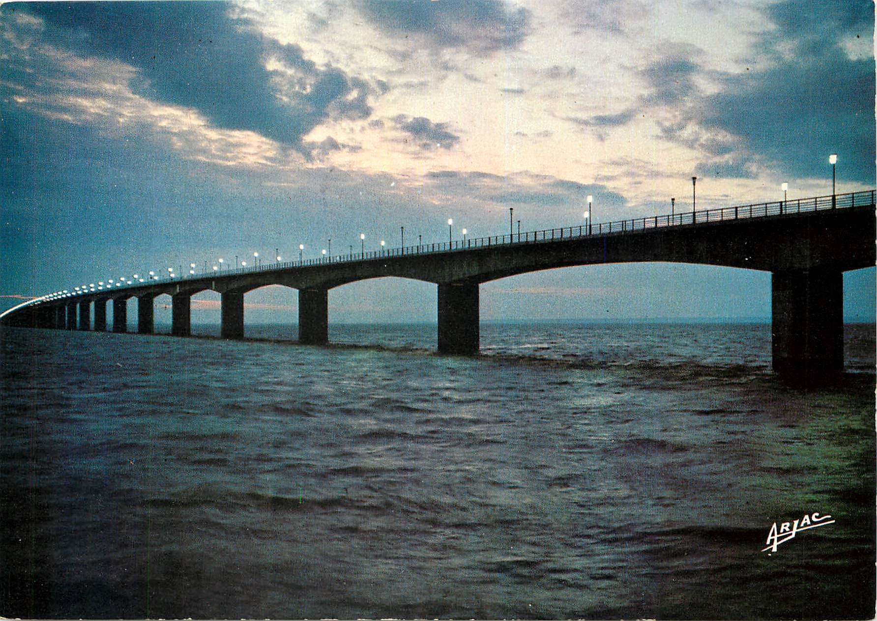 CPA Sur la Cote de Lumiere le Viaduc d'Oleron 