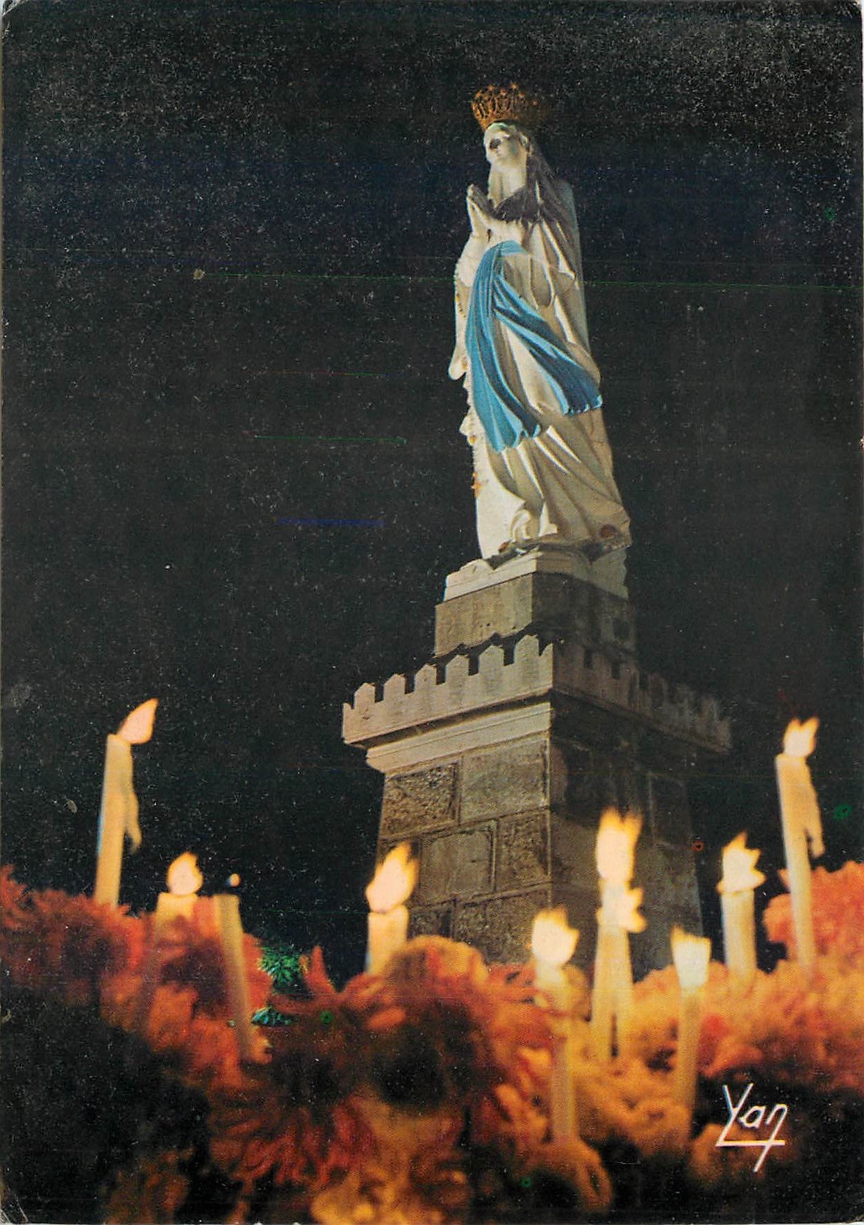 CPM Lourdes La Vierge Couronnee 