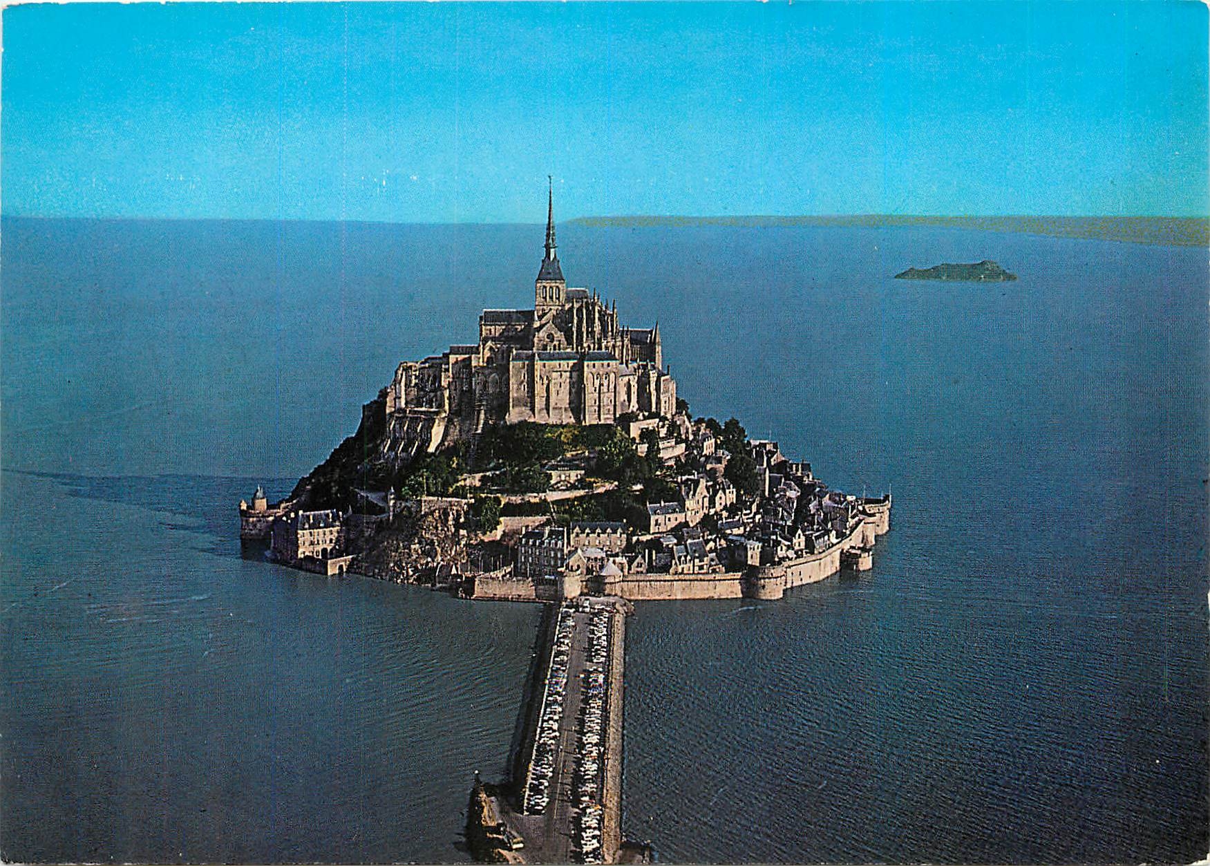 CPM Le Mont Saint Michel Manche Vue aerienne du Mont par grande maree 