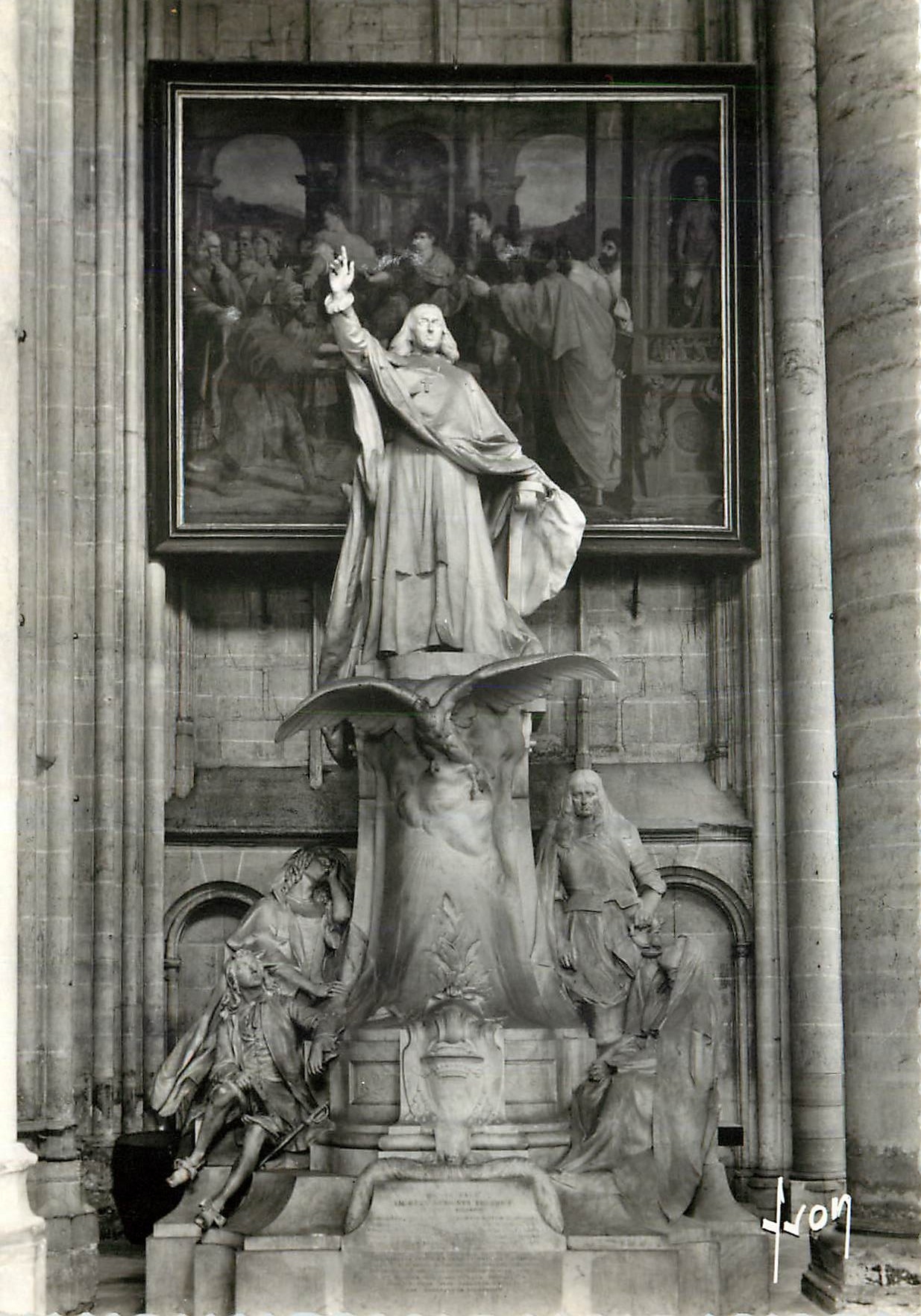 CPM Meaux S et M Interieur de la Cathedrale Statue de Bossuet 