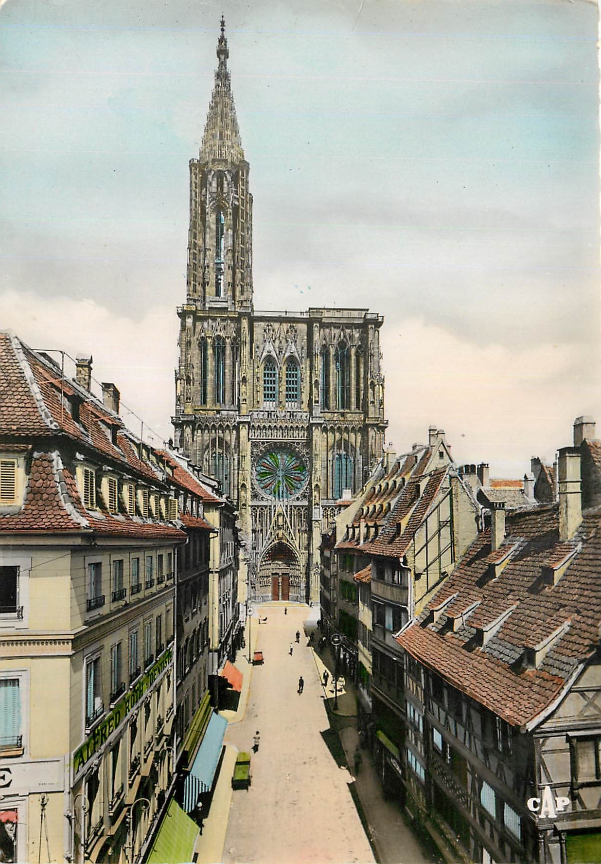 CPM Strasbourg La Rue Merciere et la Cathedrale 