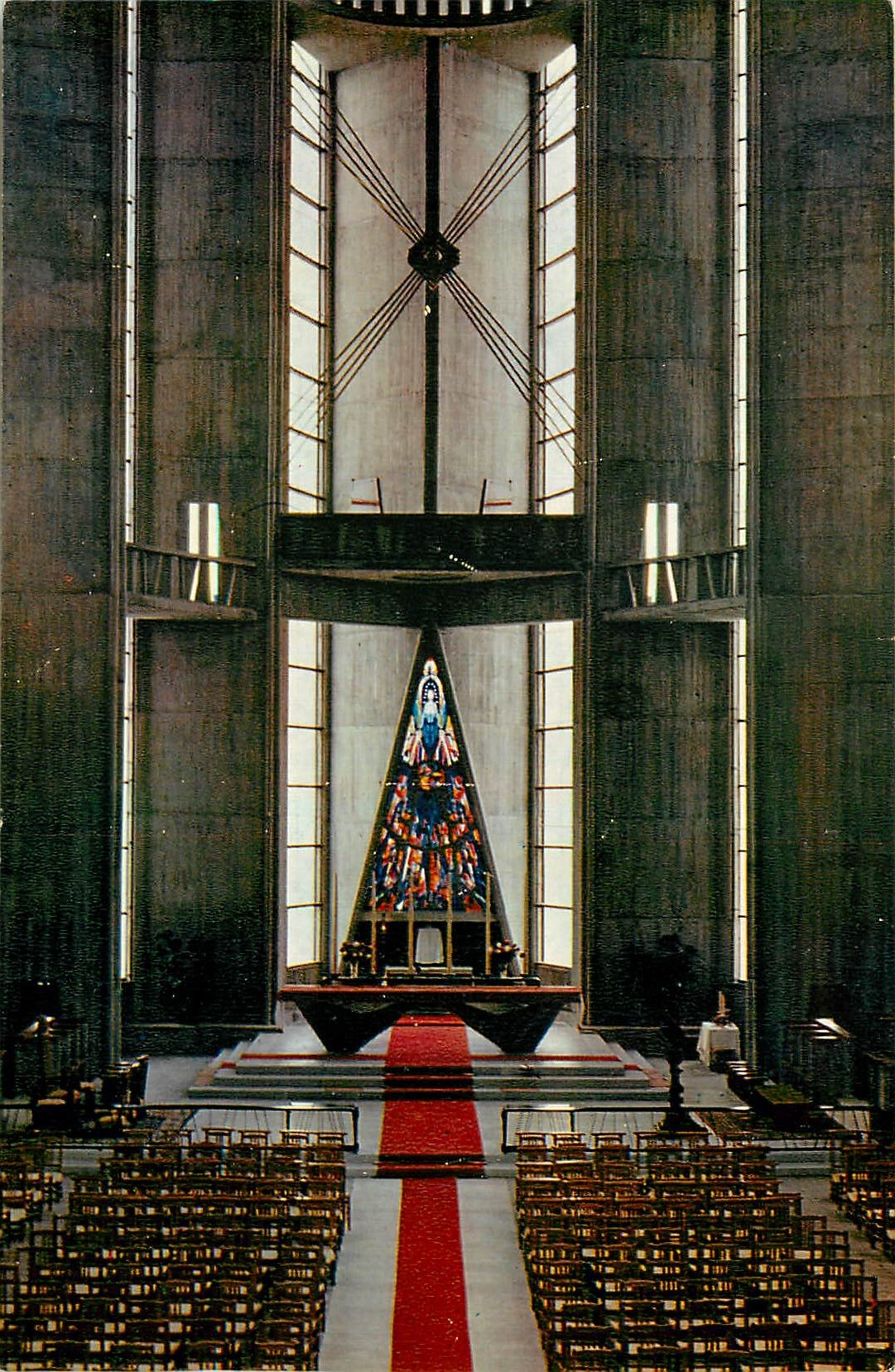 CPM Royan Interieur de l'Eglise Notre Dame 