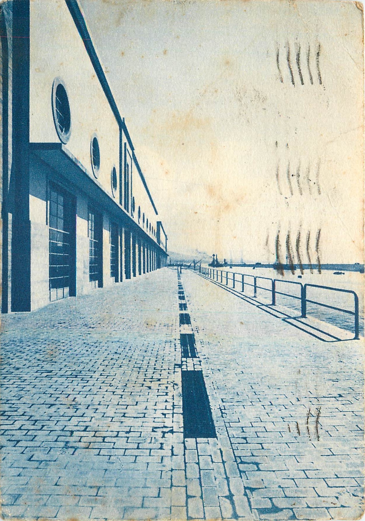 CPM Napoli L'imposant pont de debarquement de la nouvelle Station Maritime 