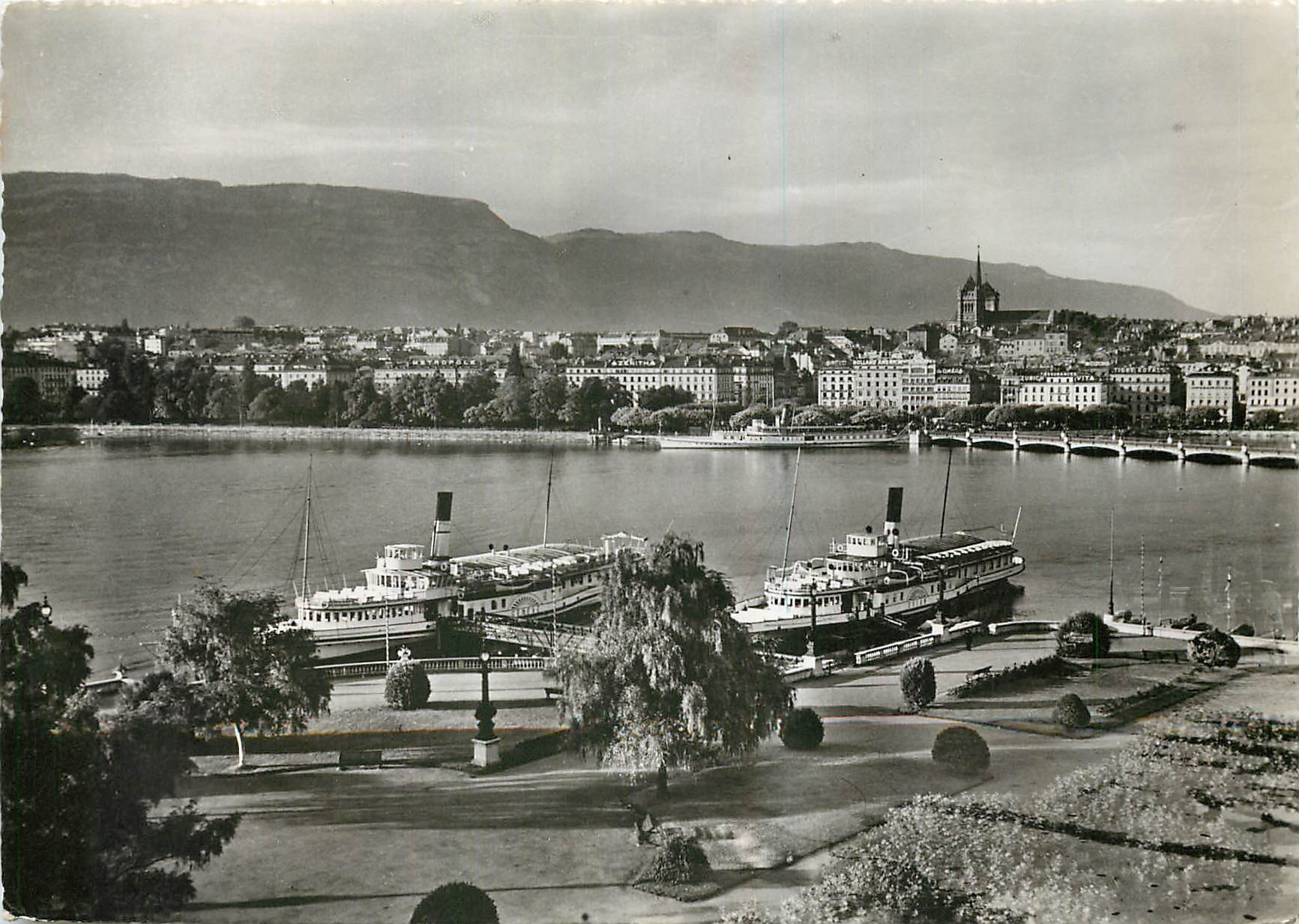 CPM Geneve La Rade et le Saleve Bateaux