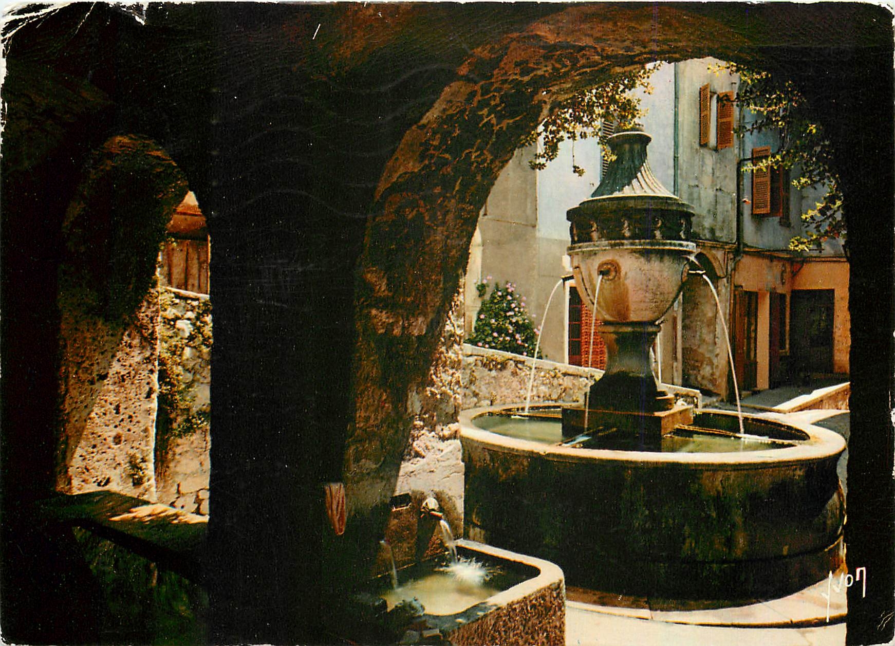 CPM Saint Paul Alpes Maritimes La vieille fontaine 