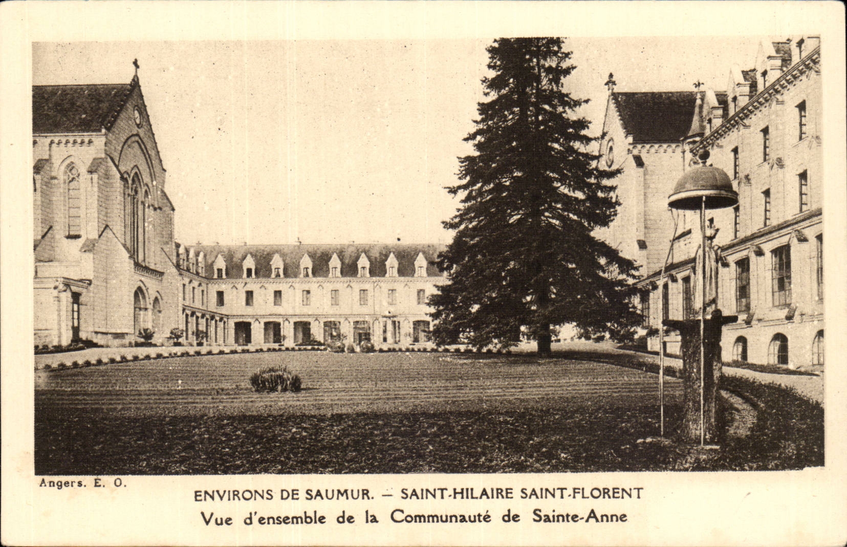Environs de Saumur-Sant Hilaire Saint Florent- Vue d'ensemble de la Communaute de Sainte-Anne -CPA