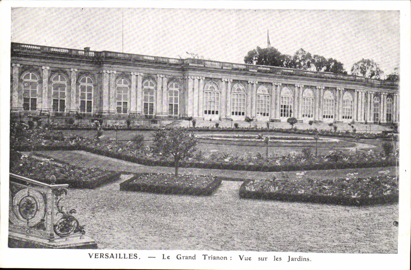 Versailles- Le Grand Trianon- Vue sur les Jardins -CPA