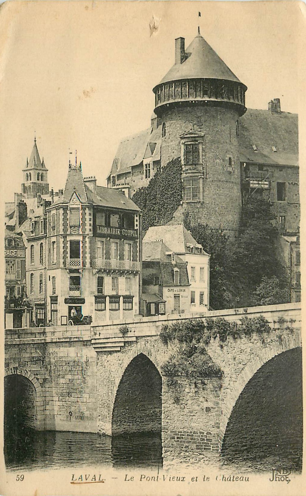 CPA Laval Le pont vieux et le château US Censor