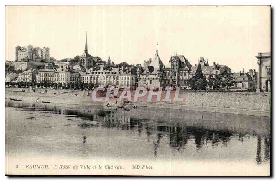 Saumur- L'Hotel de Ville et le Chateau- CPA